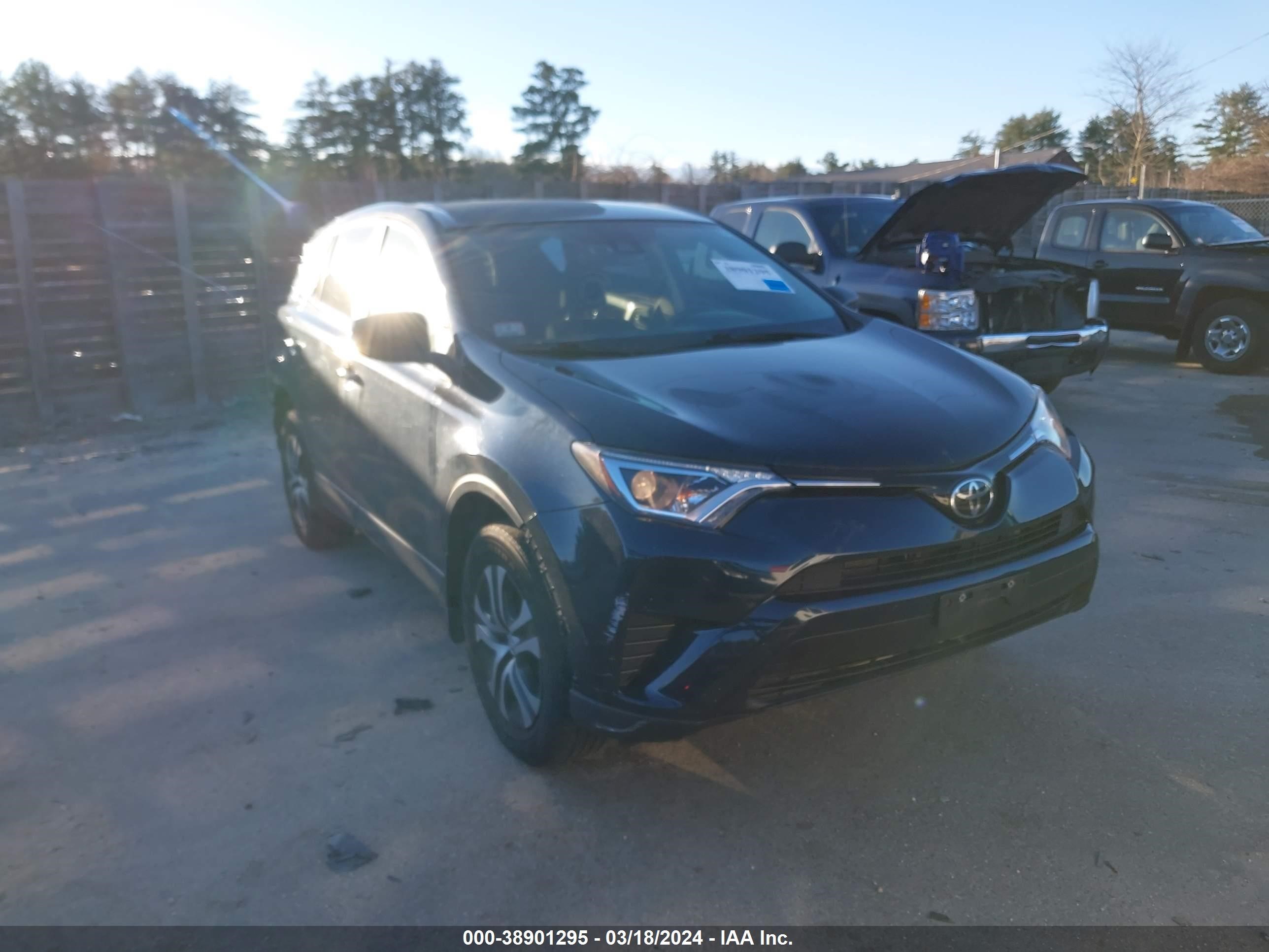 TOYOTA RAV 4 2017 jtmbfrev0hj122878