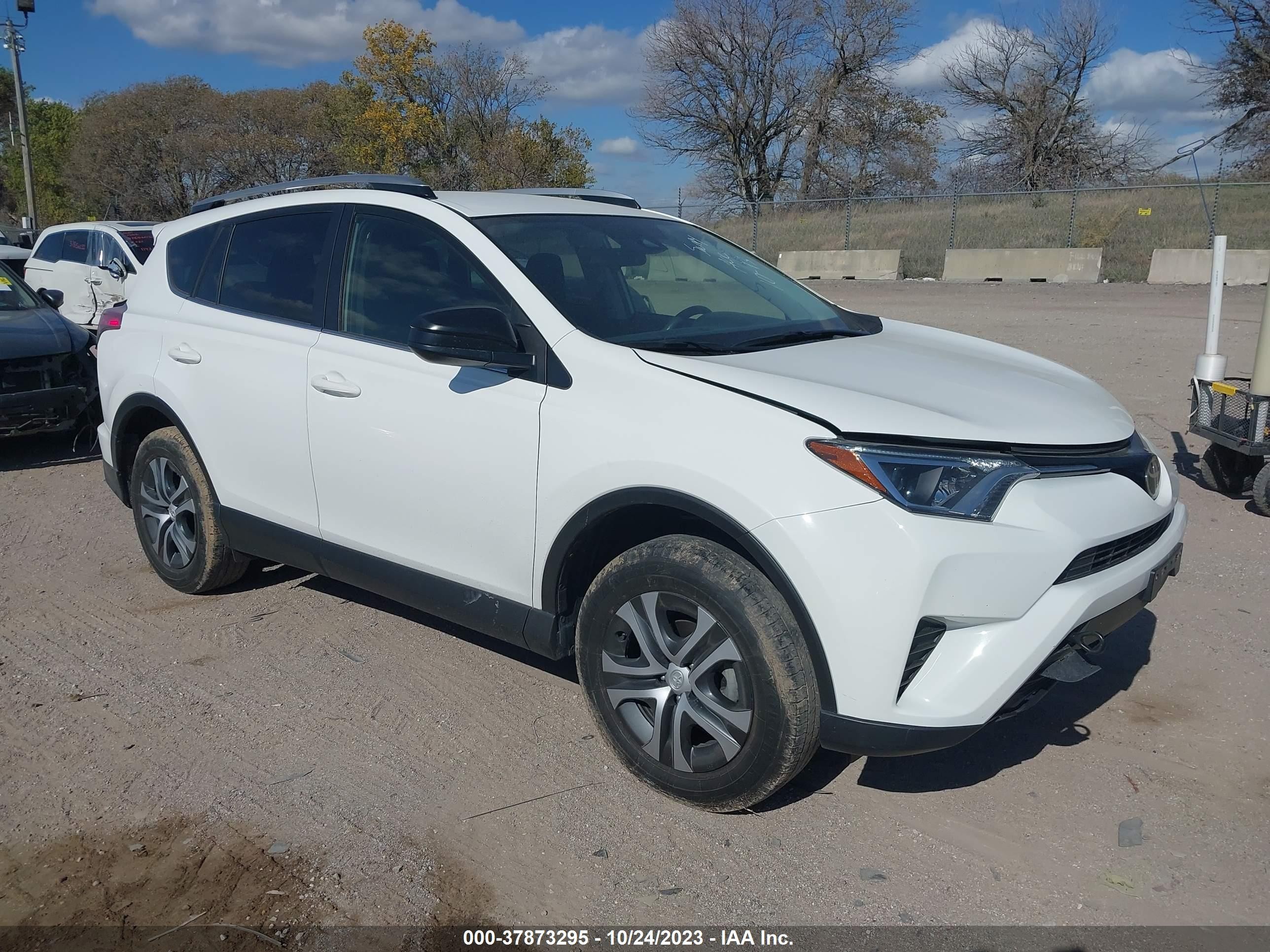 TOYOTA RAV 4 2017 jtmbfrev4hj133415