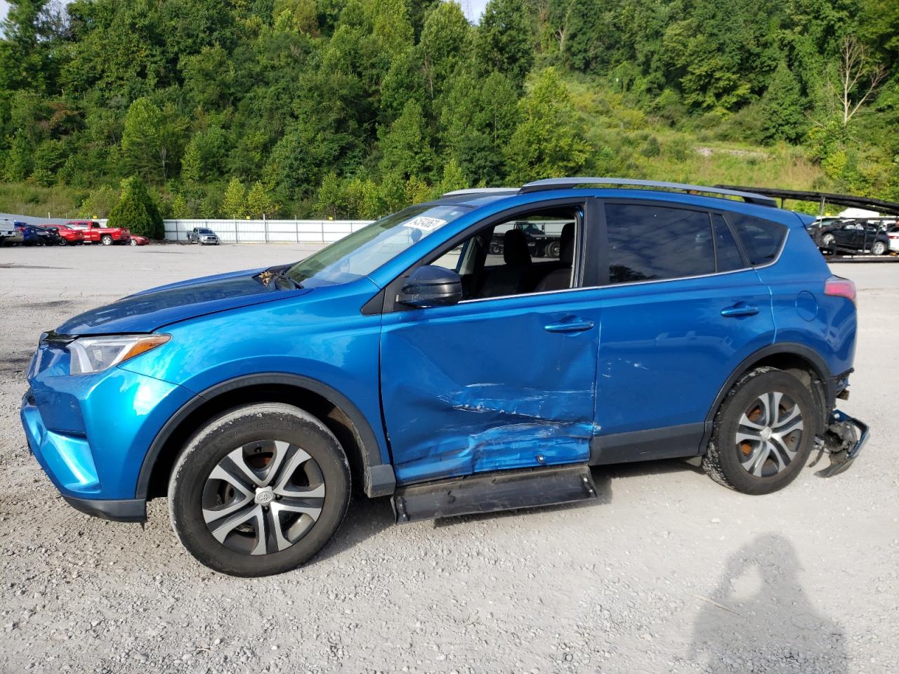 TOYOTA RAV 4 2017 jtmbfrev5hj135447