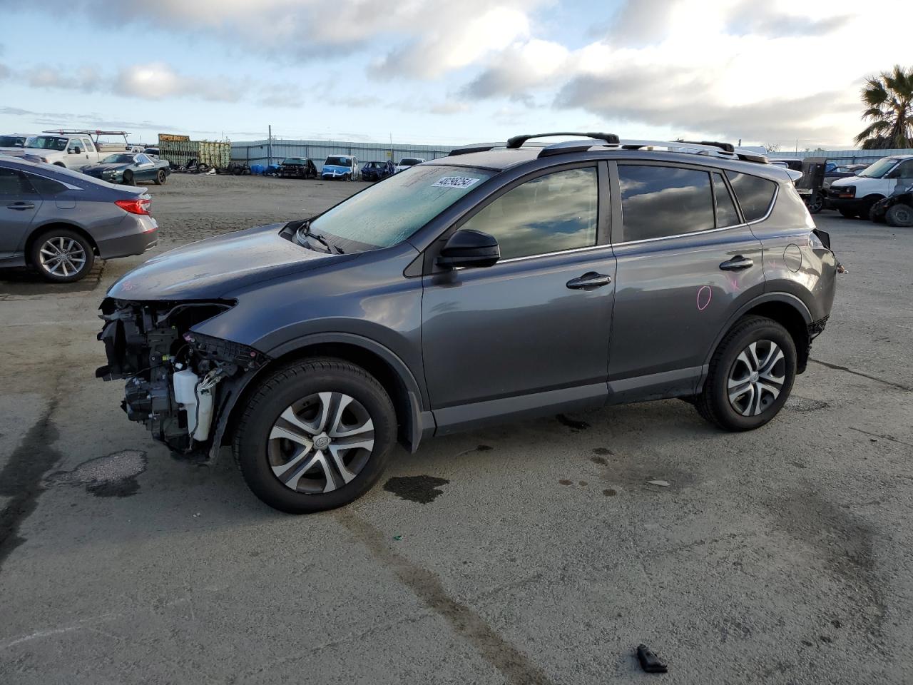 TOYOTA RAV 4 2018 jtmbfrev8jj749026