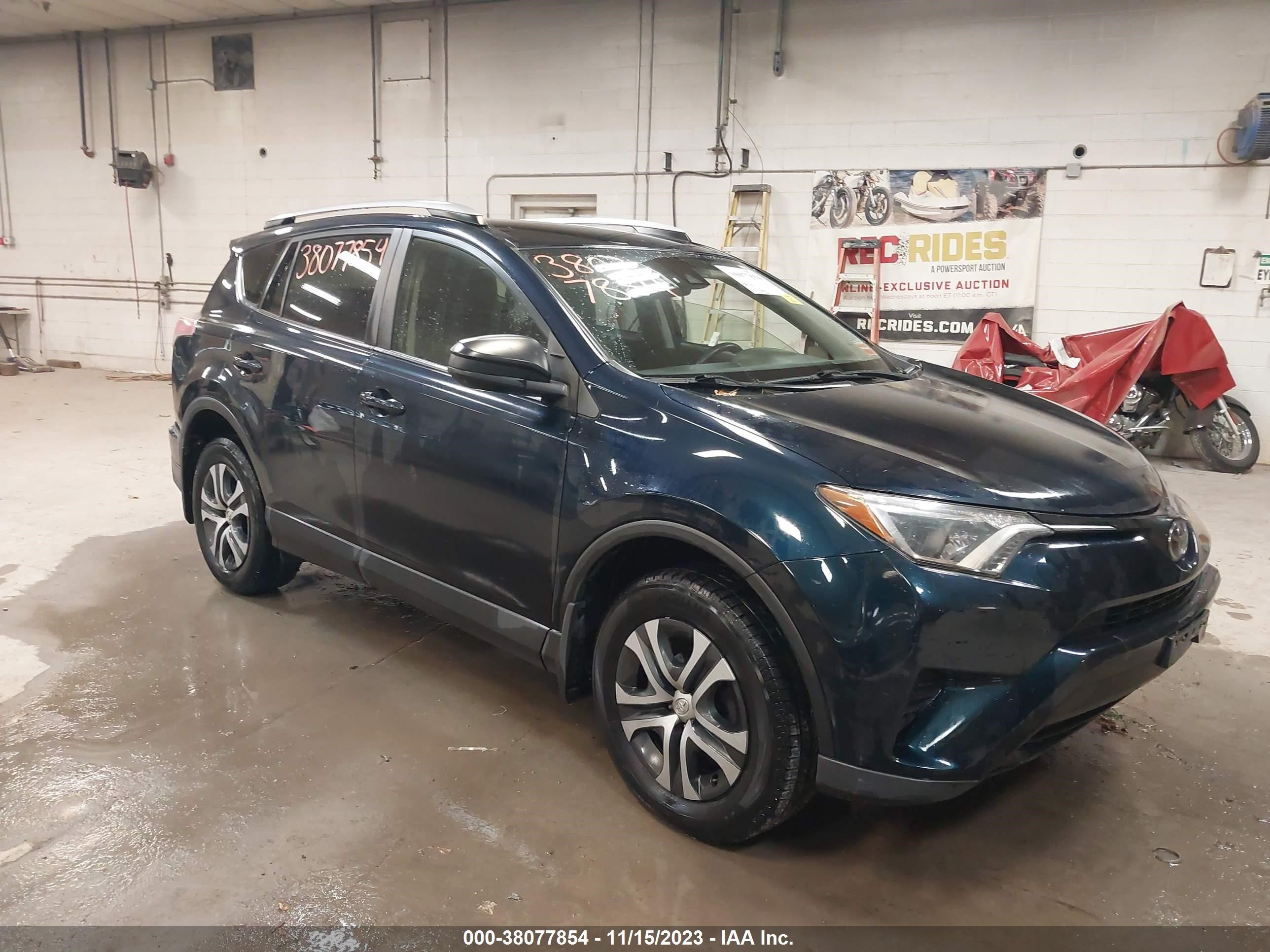 TOYOTA RAV 4 2017 jtmbfrev9hj700850