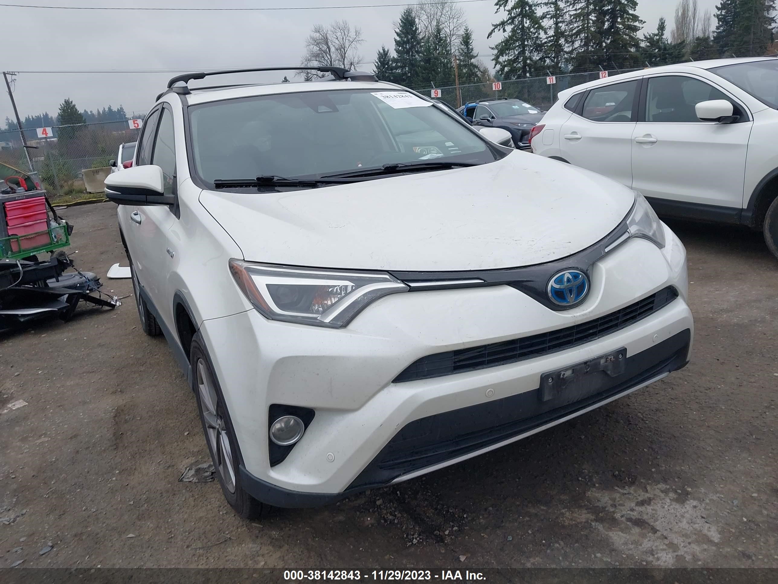 TOYOTA RAV 4 2017 jtmdjrev5hd088751