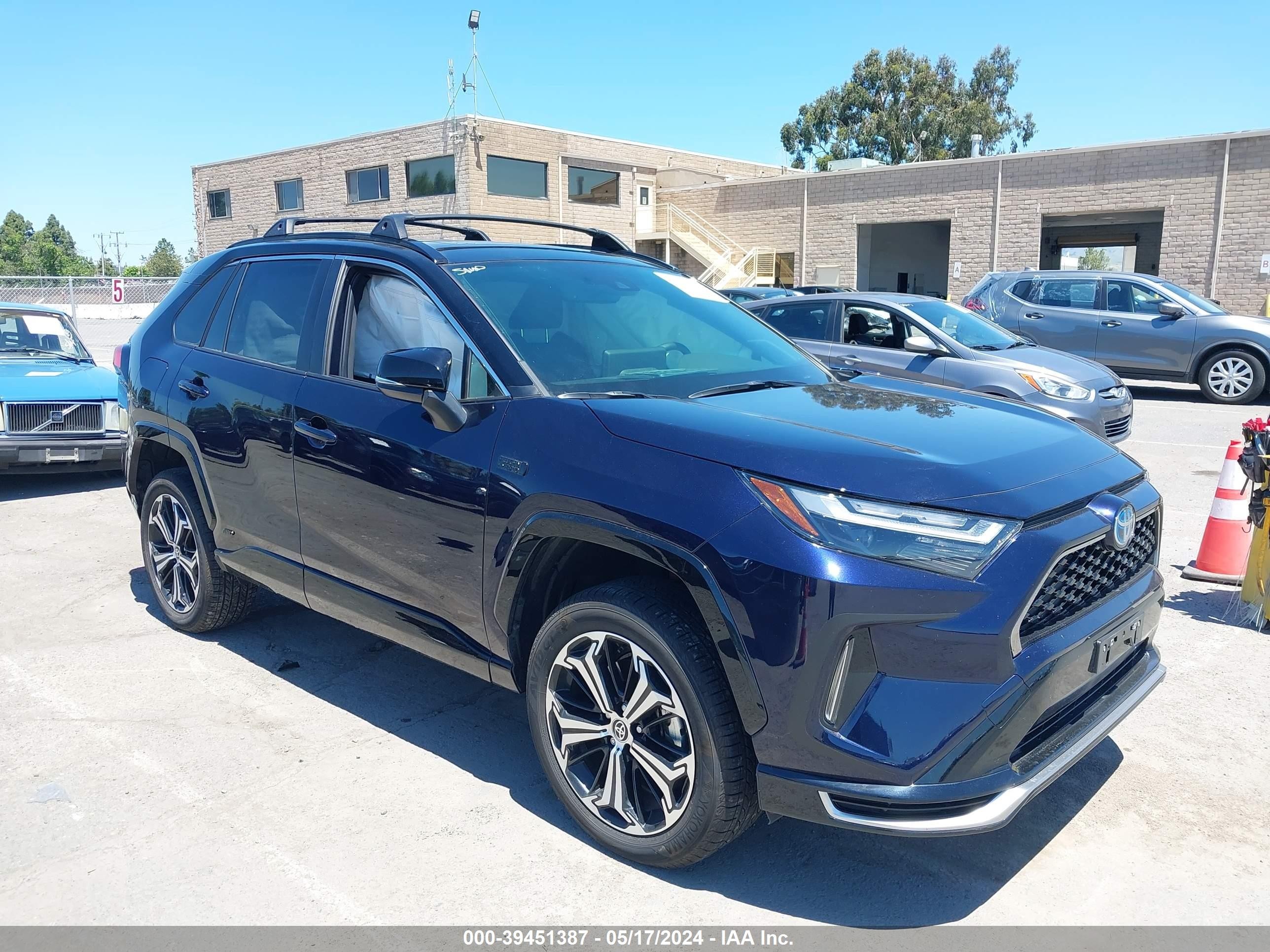 TOYOTA RAV 4 2024 jtmeb3fv7rd172052