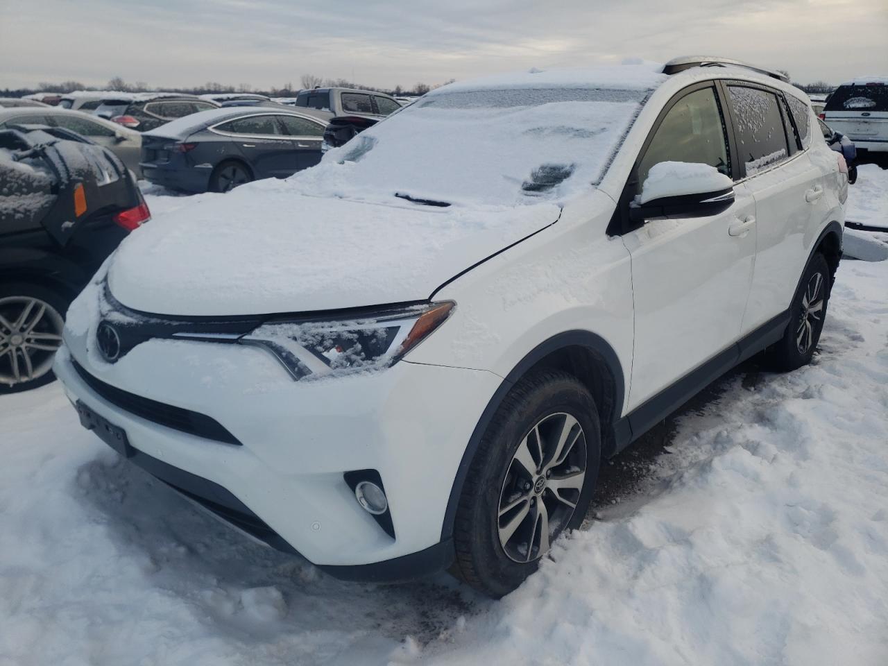 TOYOTA RAV 4 2018 jtmrfrev1jd224466