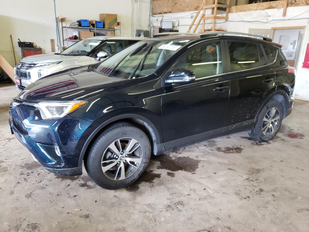 TOYOTA RAV 4 2017 jtmrfrev3hd219554