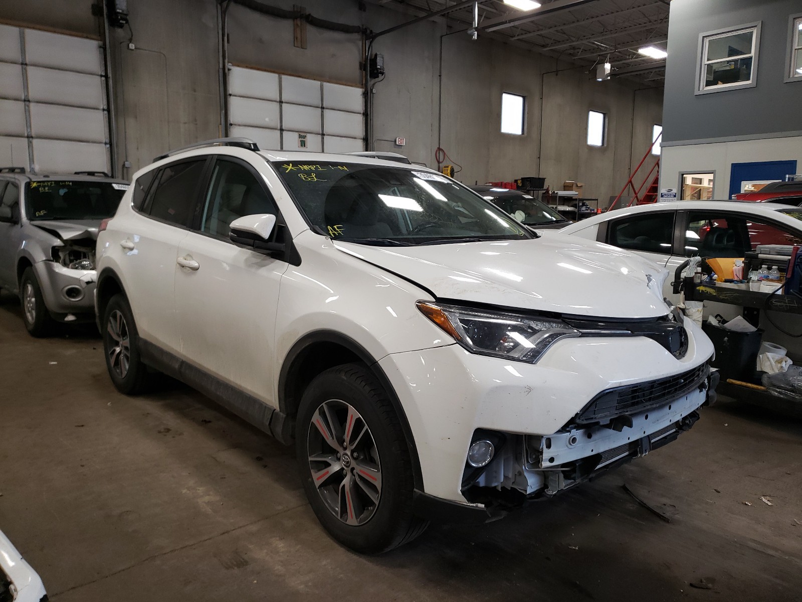 TOYOTA RAV4 XLE 2017 jtmrfrev3hj108391