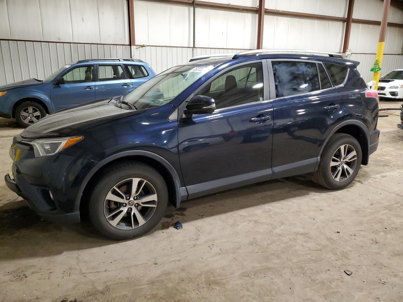 TOYOTA RAV 4 2017 jtmrfrev4hd220390