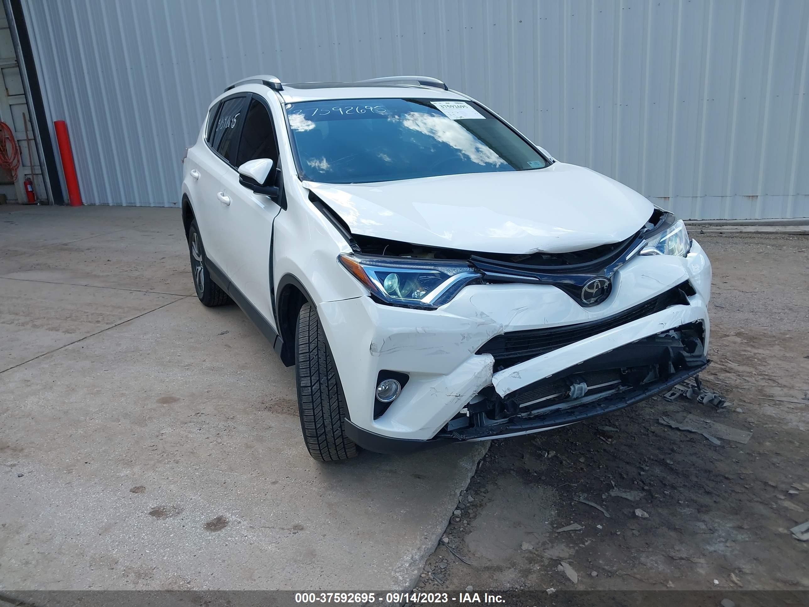 TOYOTA RAV 4 2017 jtmrfrev4hj134420