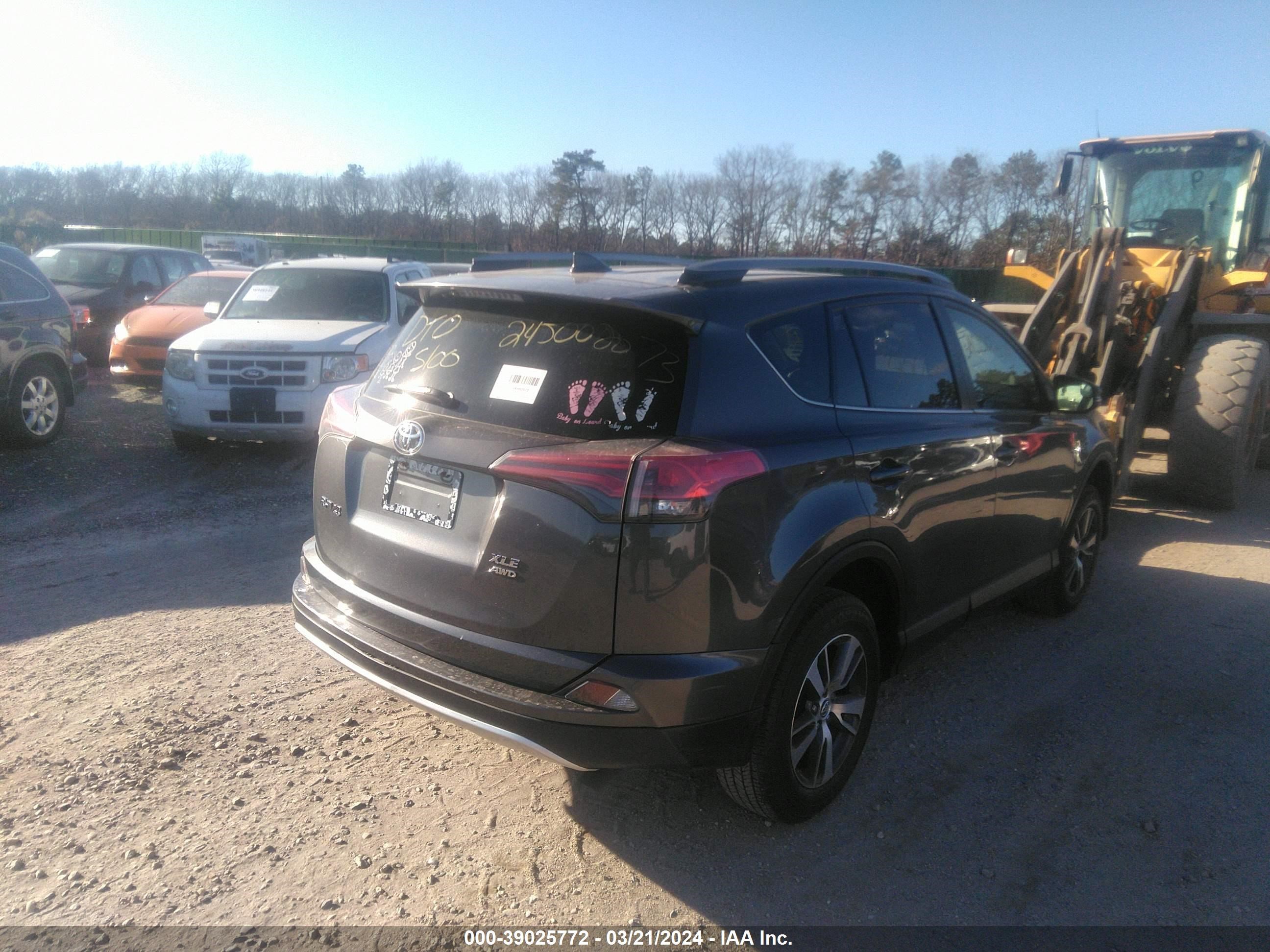 TOYOTA RAV 4 2017 jtmrfrev6hd211125