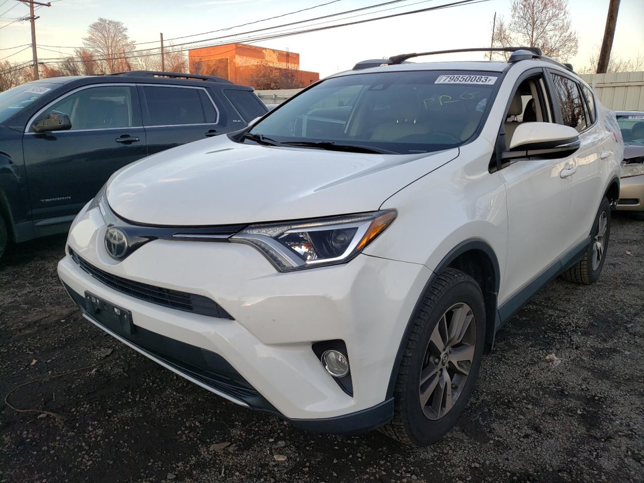 TOYOTA RAV 4 2018 jtmrfrev7jj230631