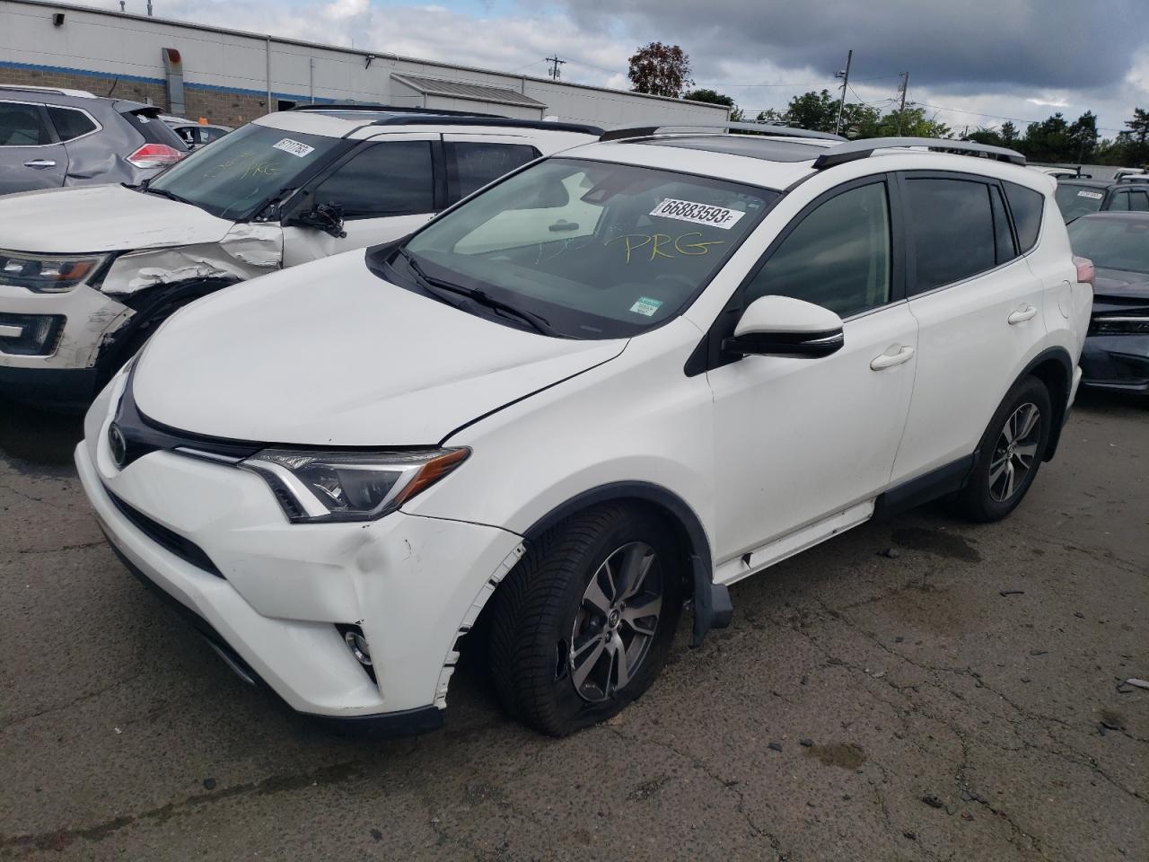 TOYOTA RAV 4 2017 jtmrfrev8hd201289