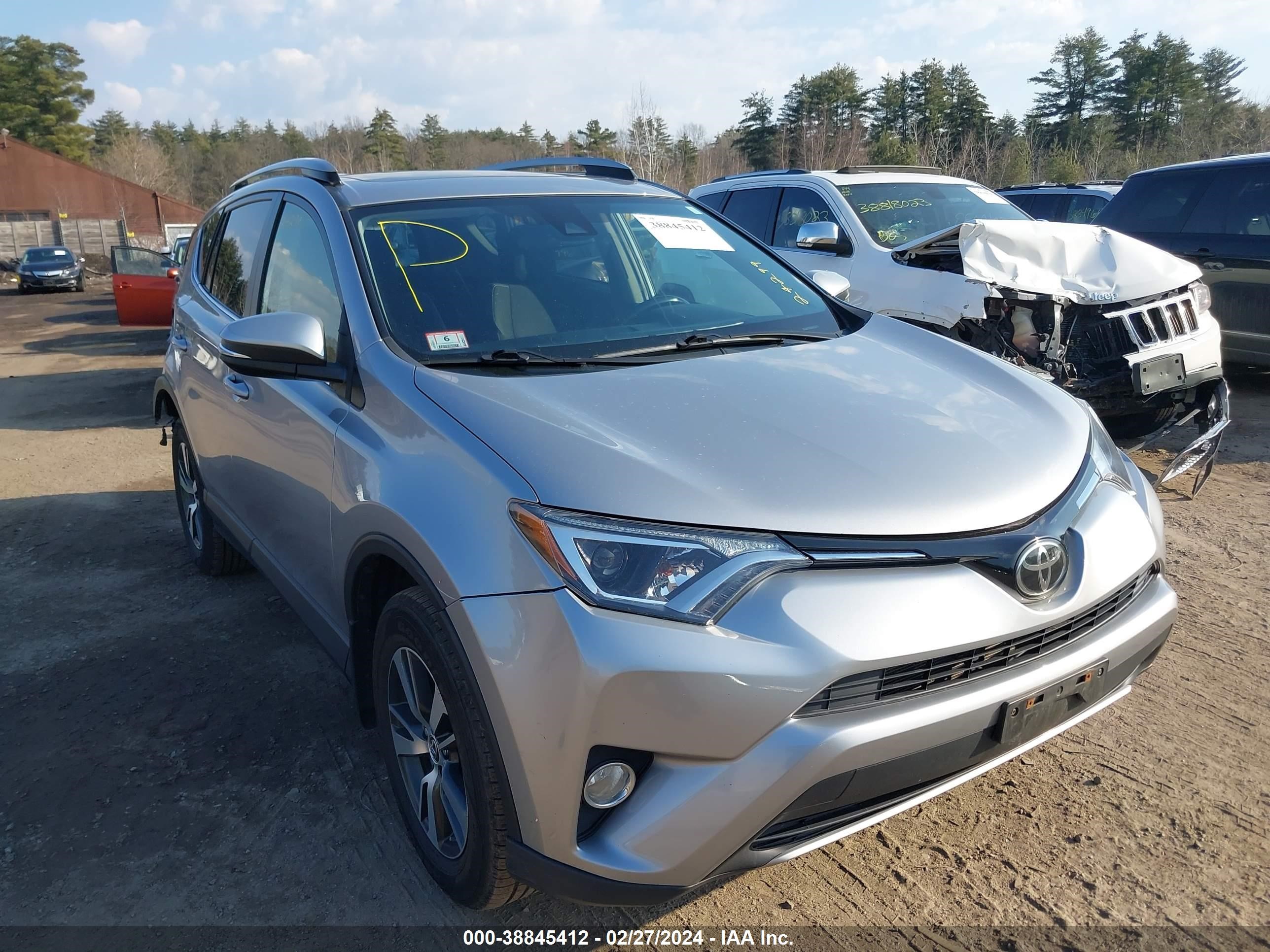 TOYOTA RAV 4 2018 jtmrfrev8jd231043