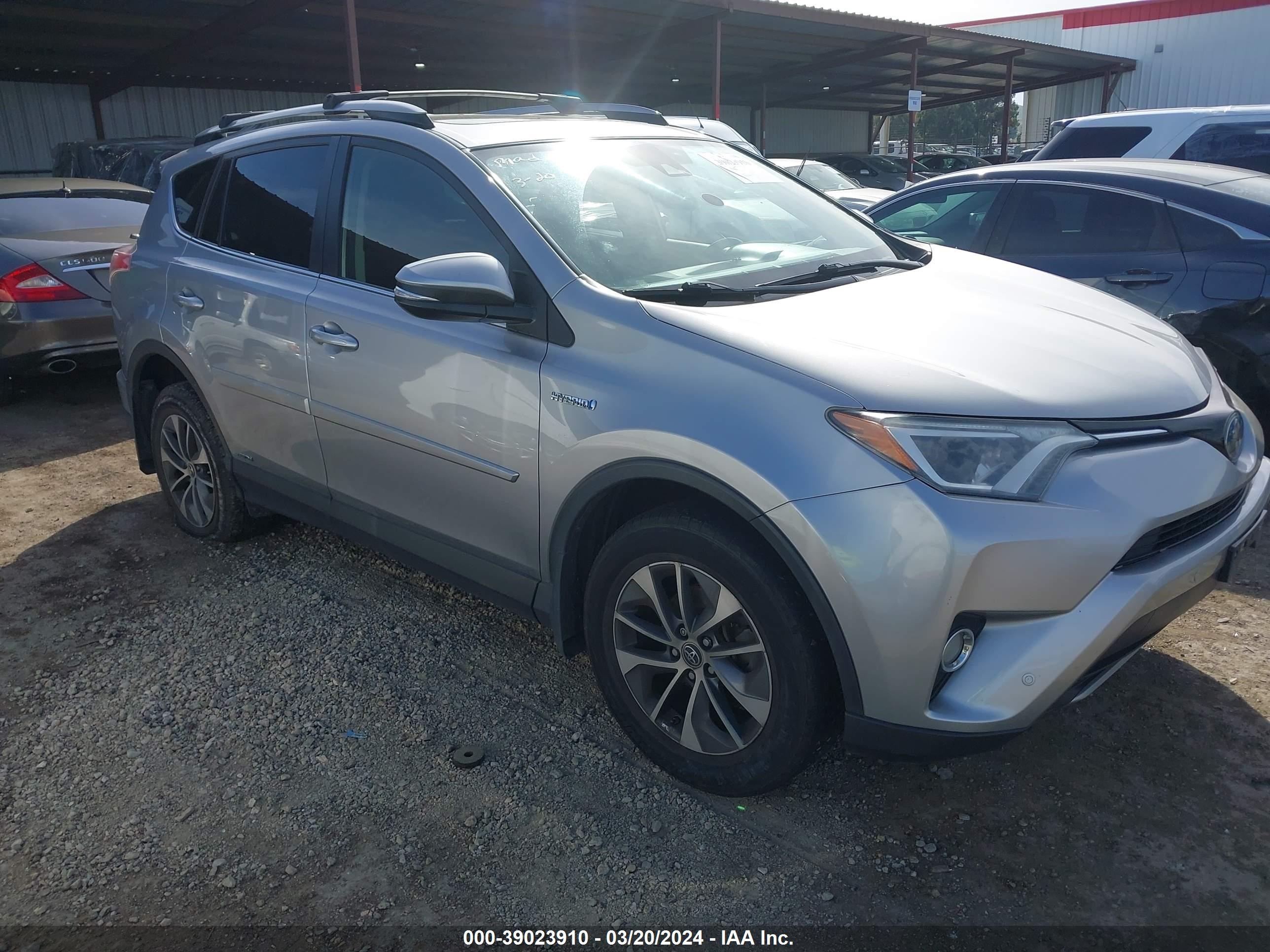 TOYOTA RAV 4 2017 jtmrjrev2hd146403