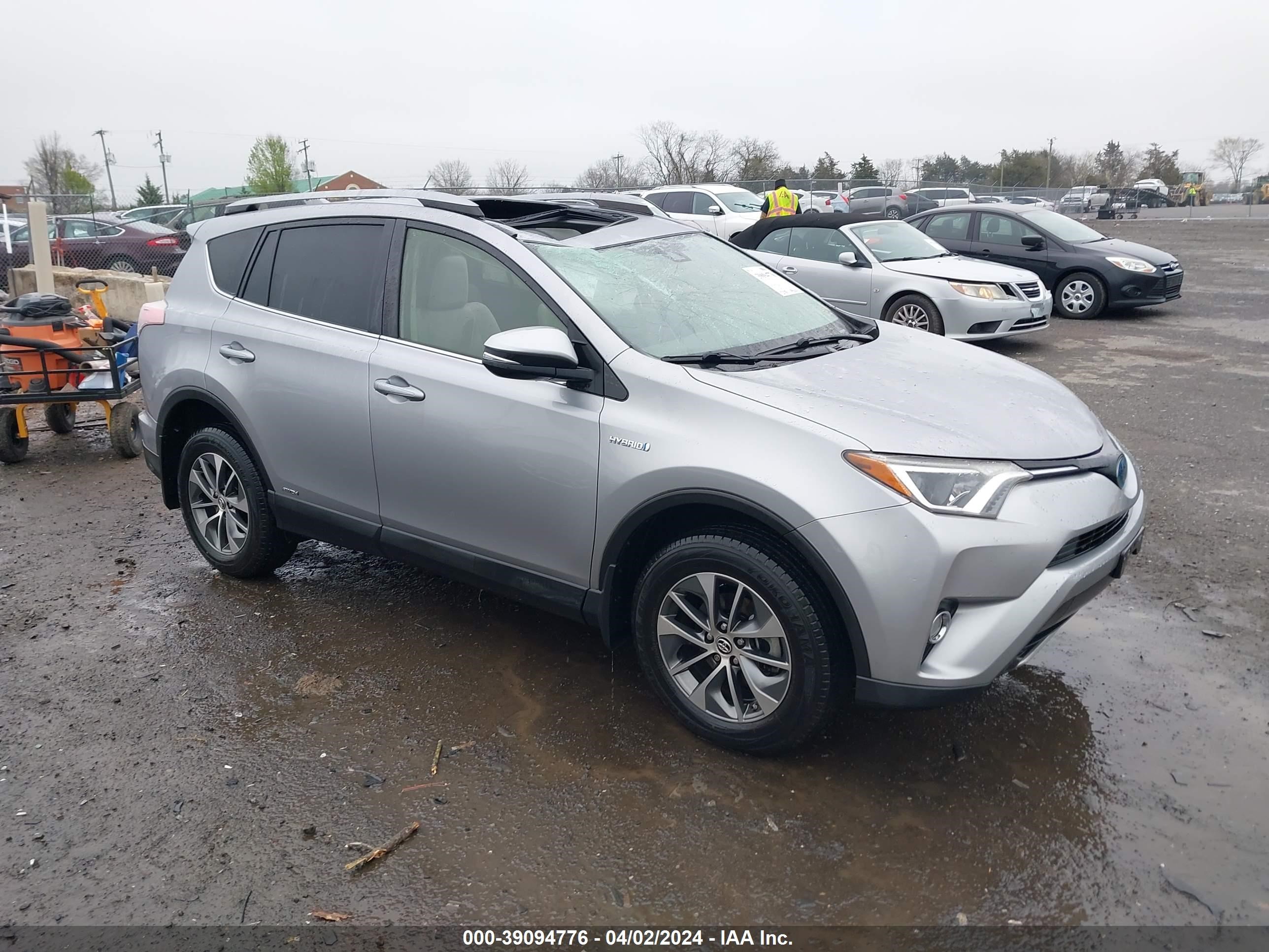 TOYOTA RAV 4 2018 jtmrjrev3jd239985