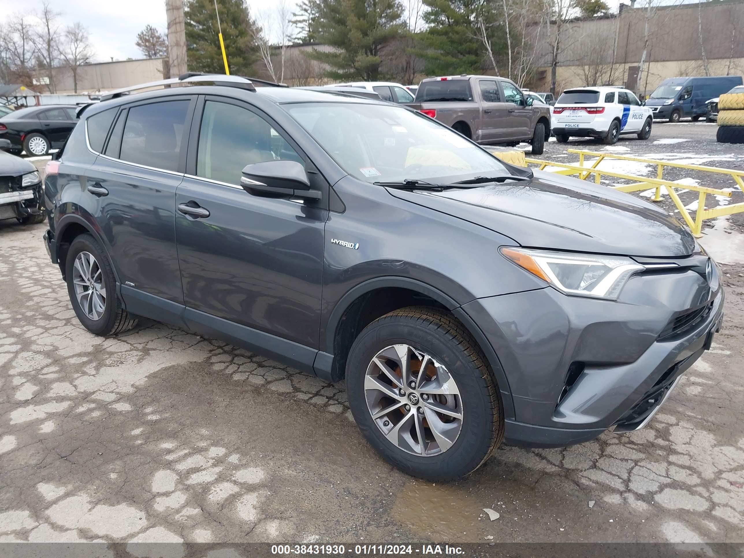 TOYOTA RAV 4 2018 jtmrjrev4jd246184