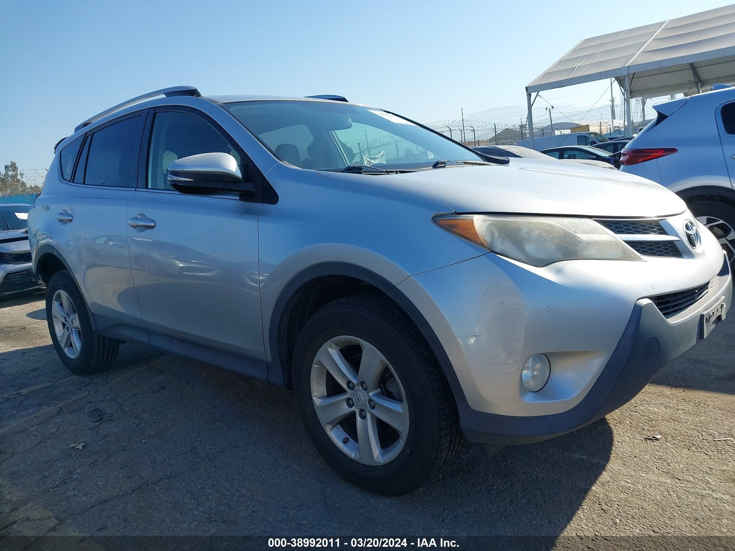 TOYOTA RAV 4 2014 jtmwfrev3ed027484