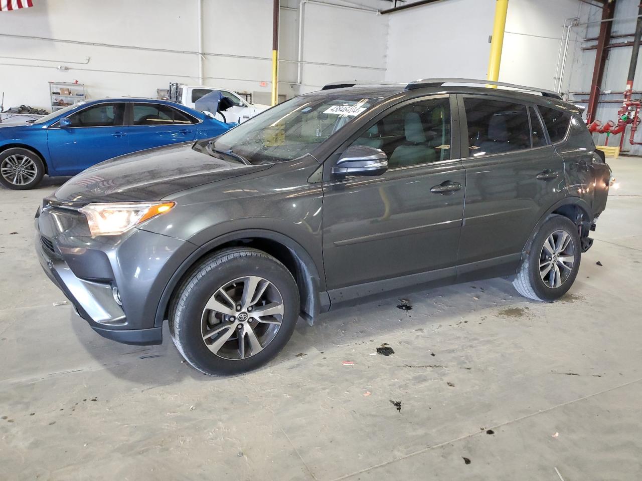 TOYOTA RAV 4 2017 jtmwfrev3hd098883