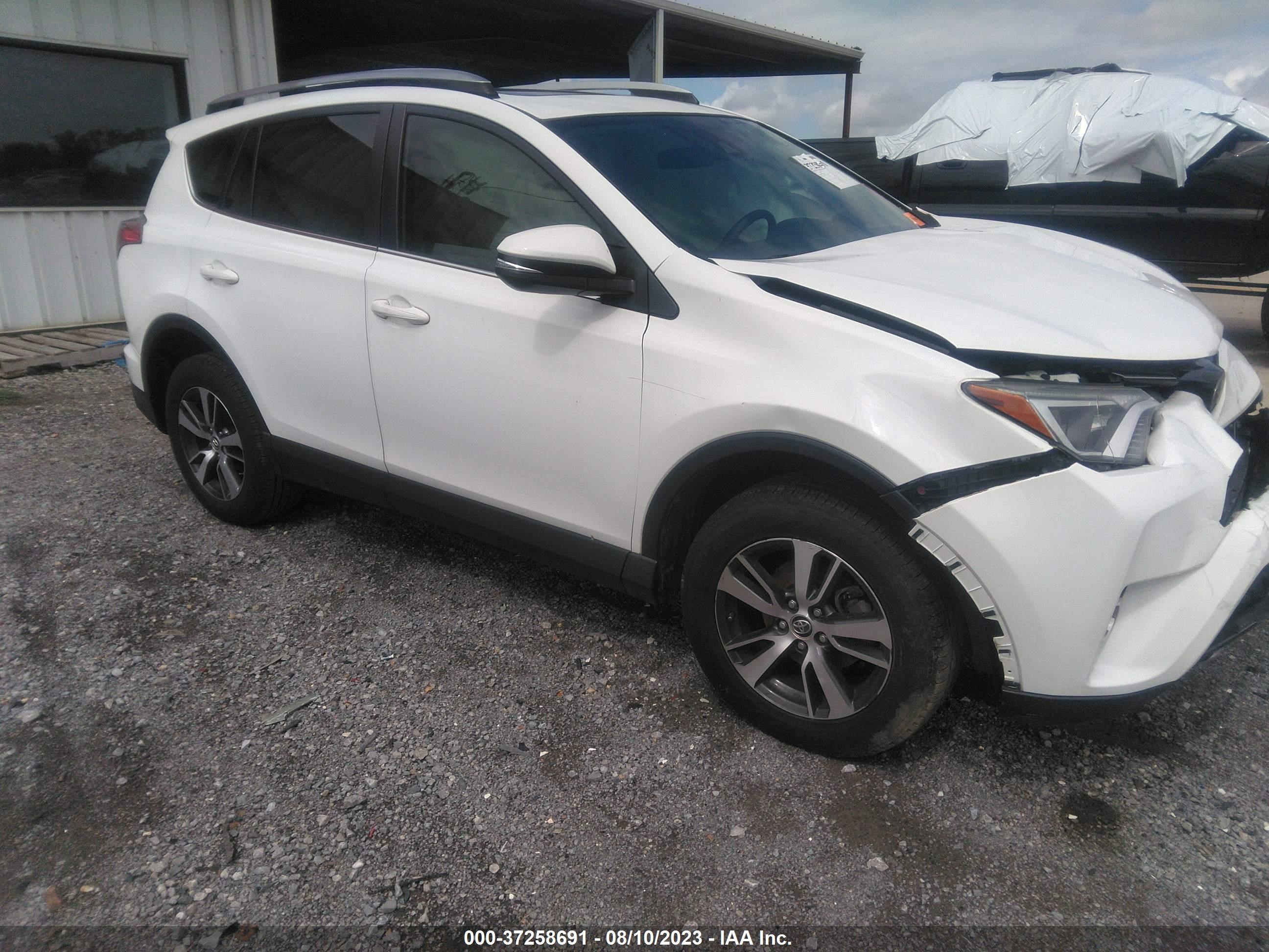 TOYOTA RAV 4 2017 jtmwfrev5hj110663