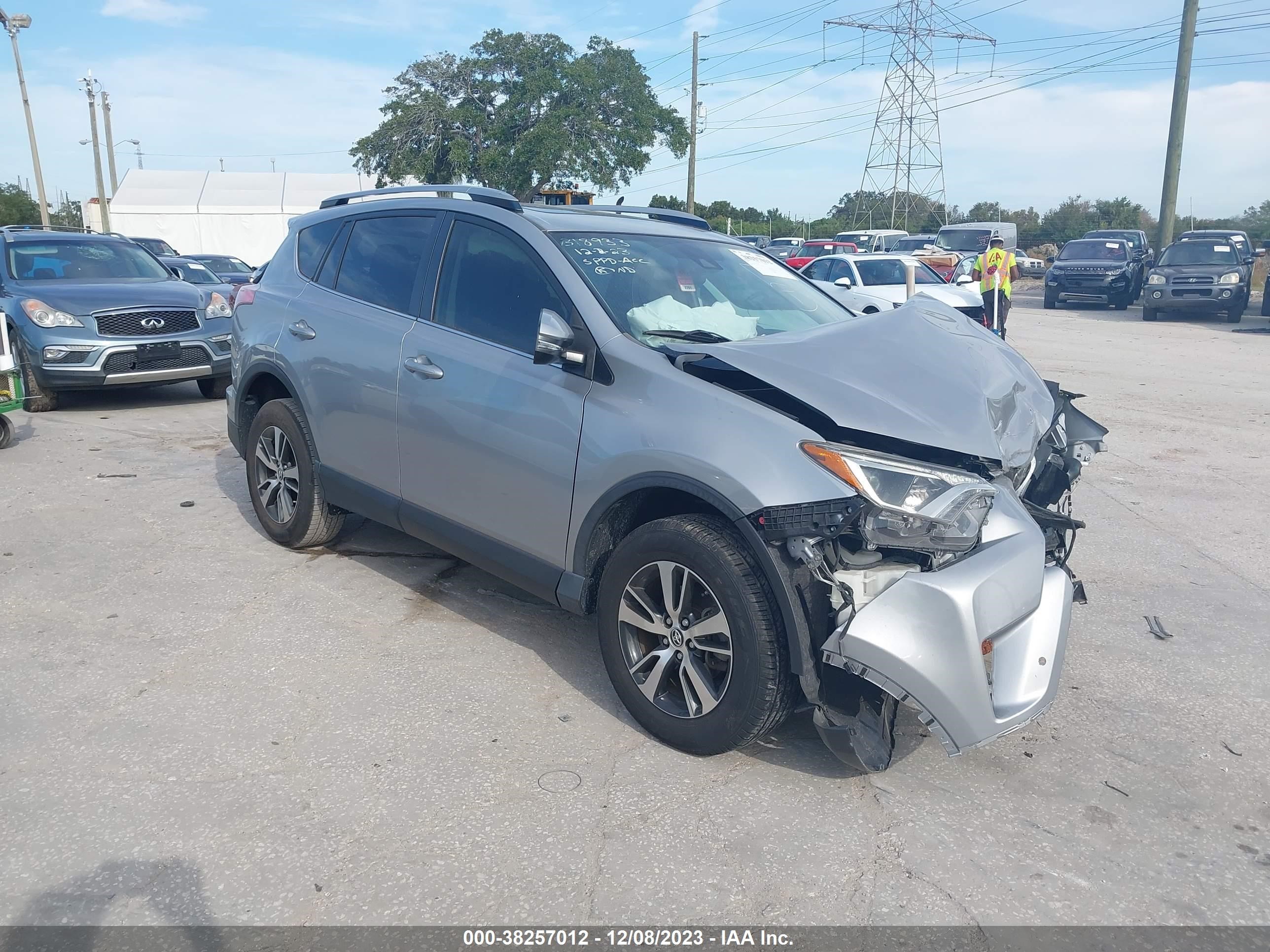 TOYOTA RAV 4 2018 jtmwfrev5jd118962