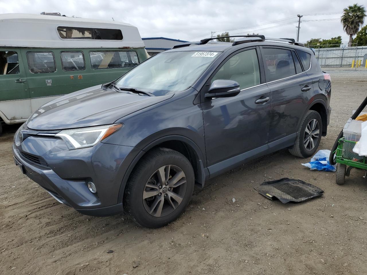 TOYOTA RAV 4 2018 jtmwfrev8jj161953