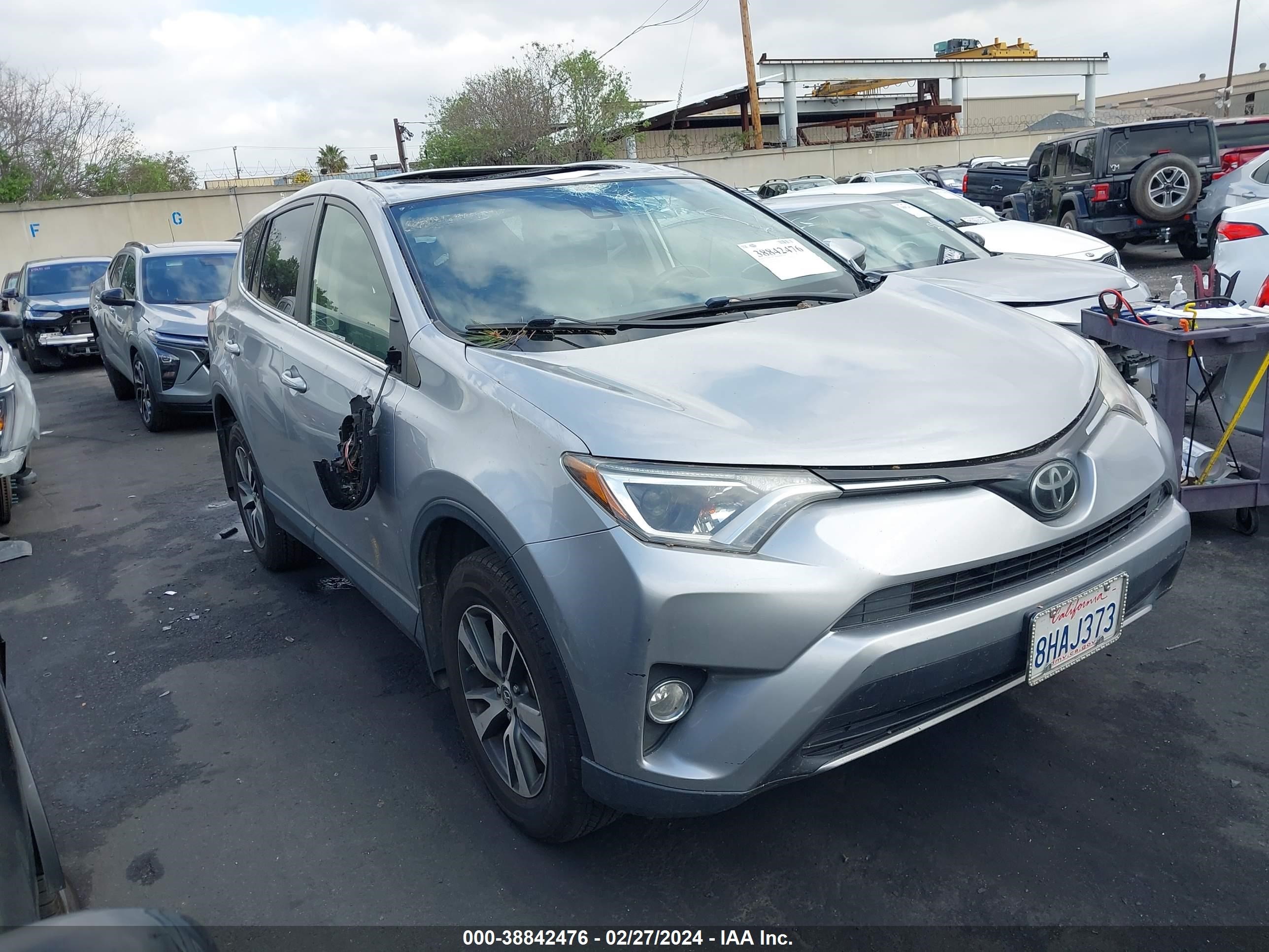 TOYOTA RAV 4 2018 jtmwfrev8jj205627