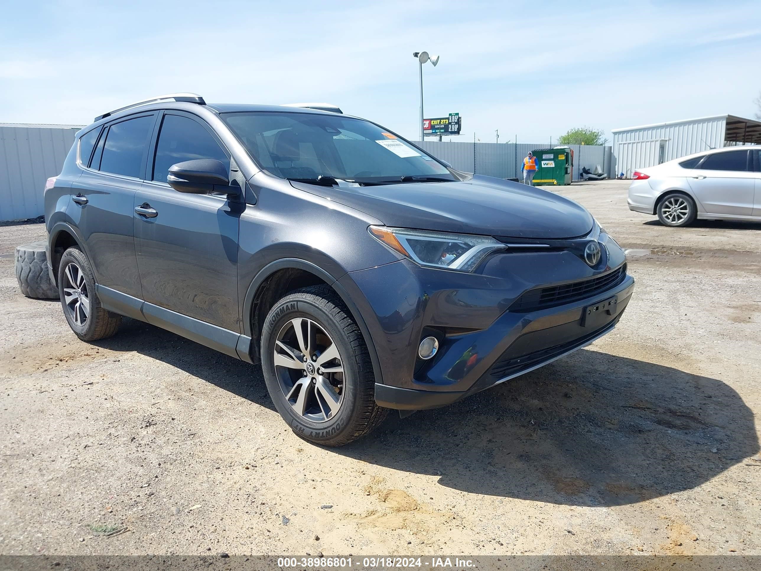 TOYOTA RAV 4 2018 jtmwfrevxjj185025