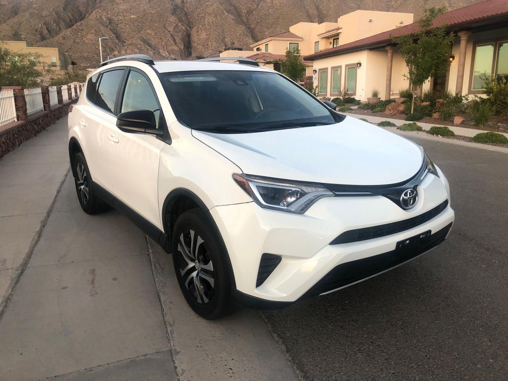 TOYOTA RAV4 LE 2017 jtmzfrev0hj140165