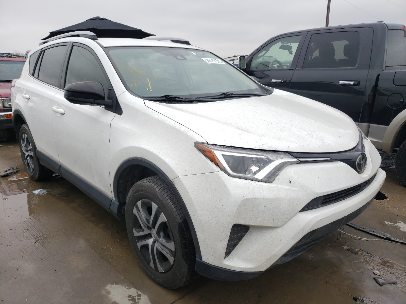 TOYOTA RAV4 LE 2018 jtmzfrev9jj202801