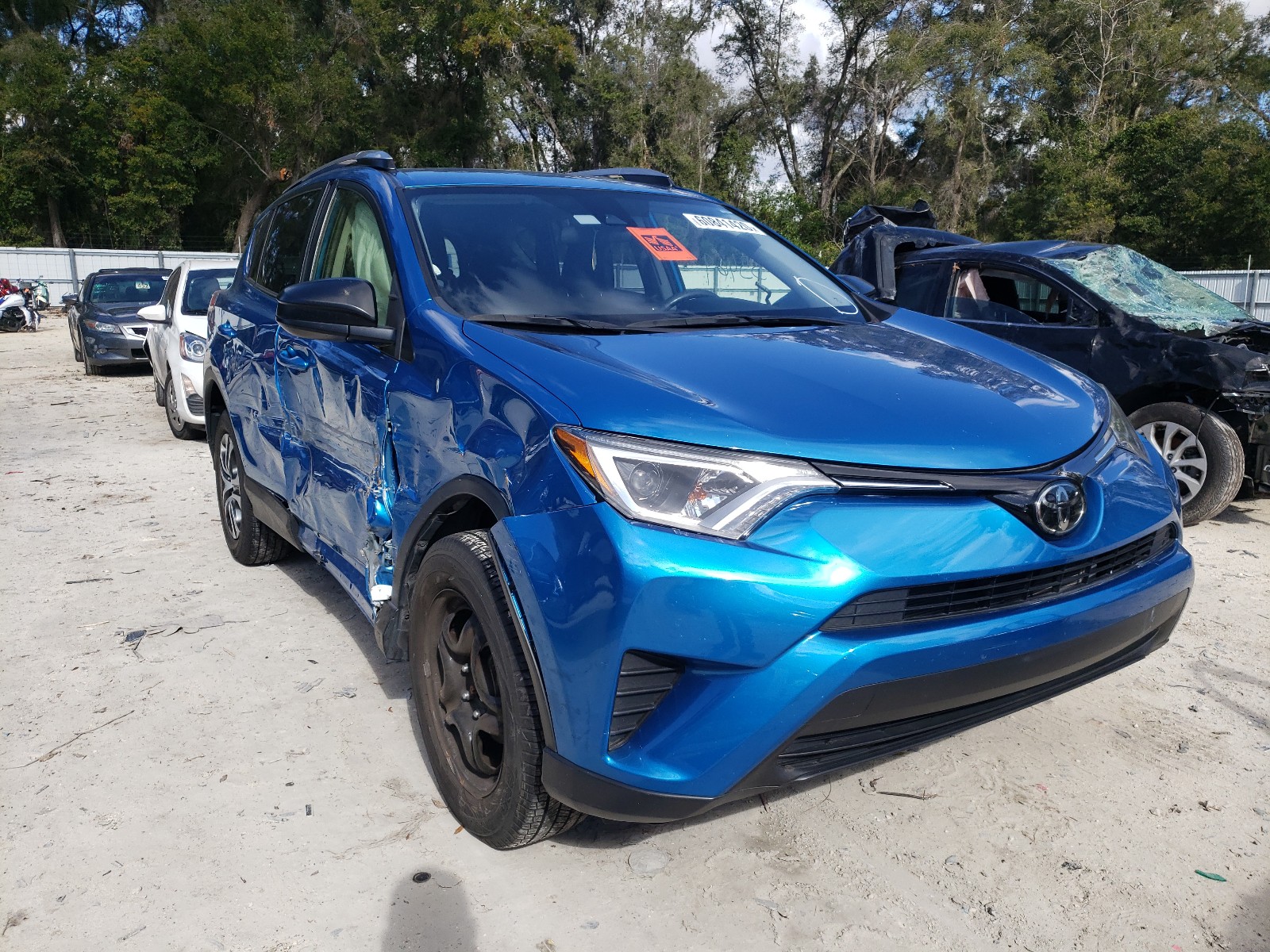 TOYOTA RAV4 LE 2018 jtmzfrevxjj151681