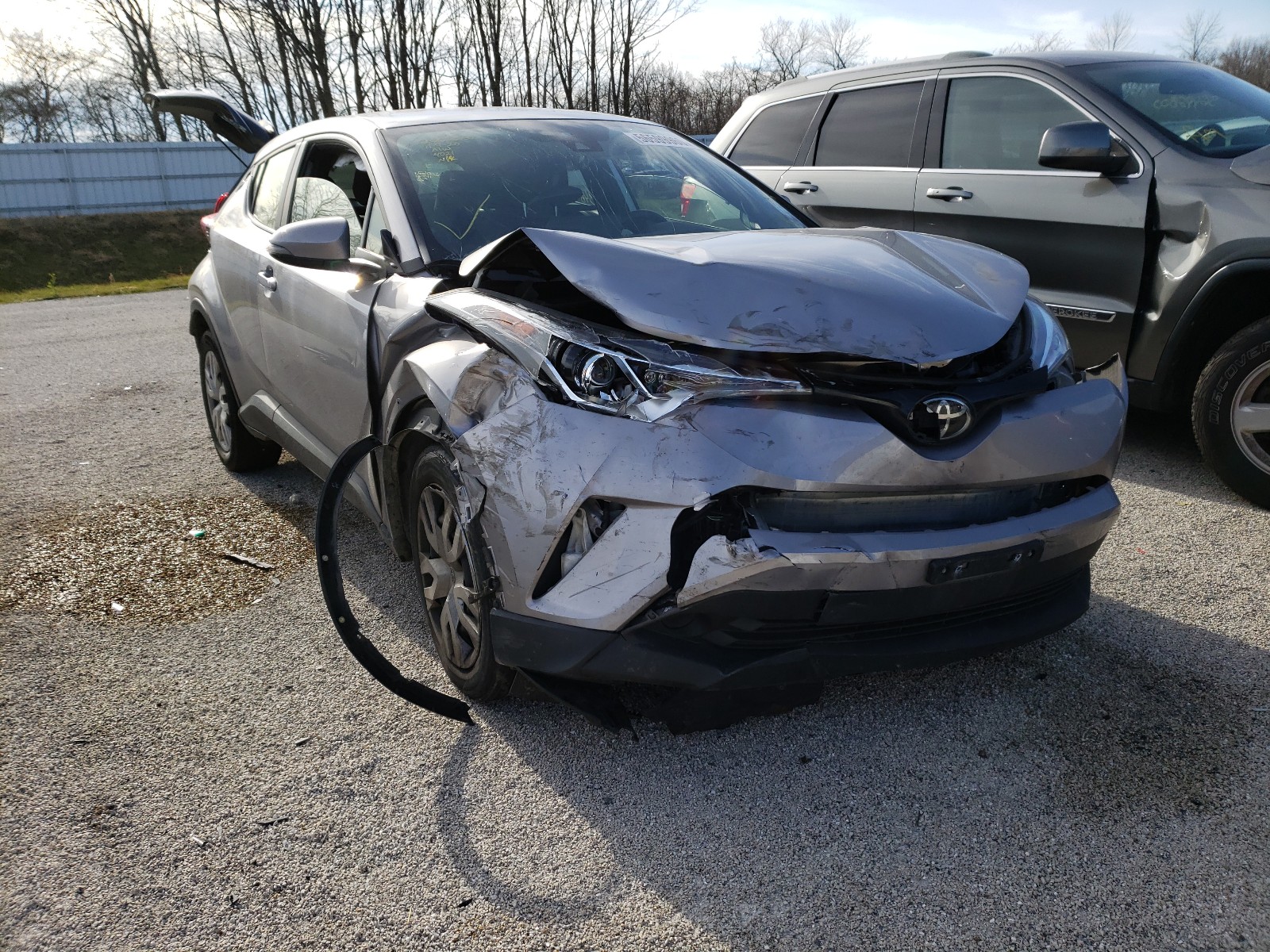 TOYOTA C-HR XLE 2019 jtnkhmbx0k1023581