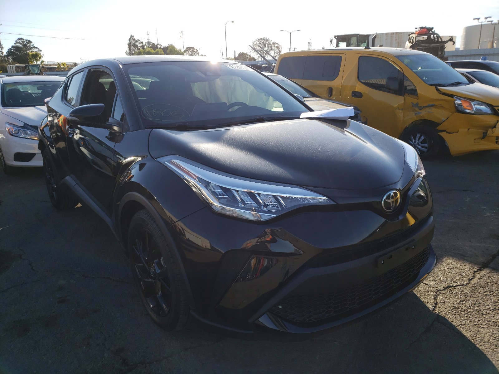 TOYOTA C-HR XLE 2021 jtnkhmbx2m1094901