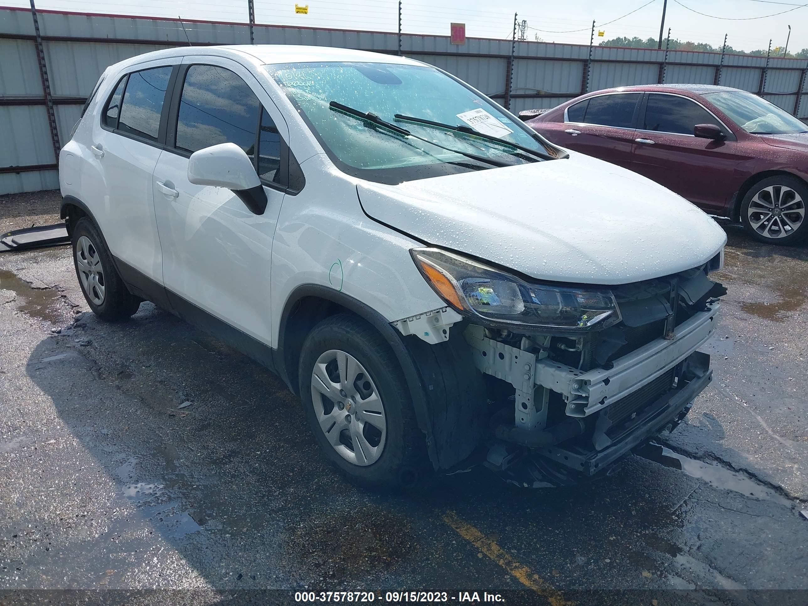 CHEVROLET TRAX 2018 kl7cjksb4jb706640