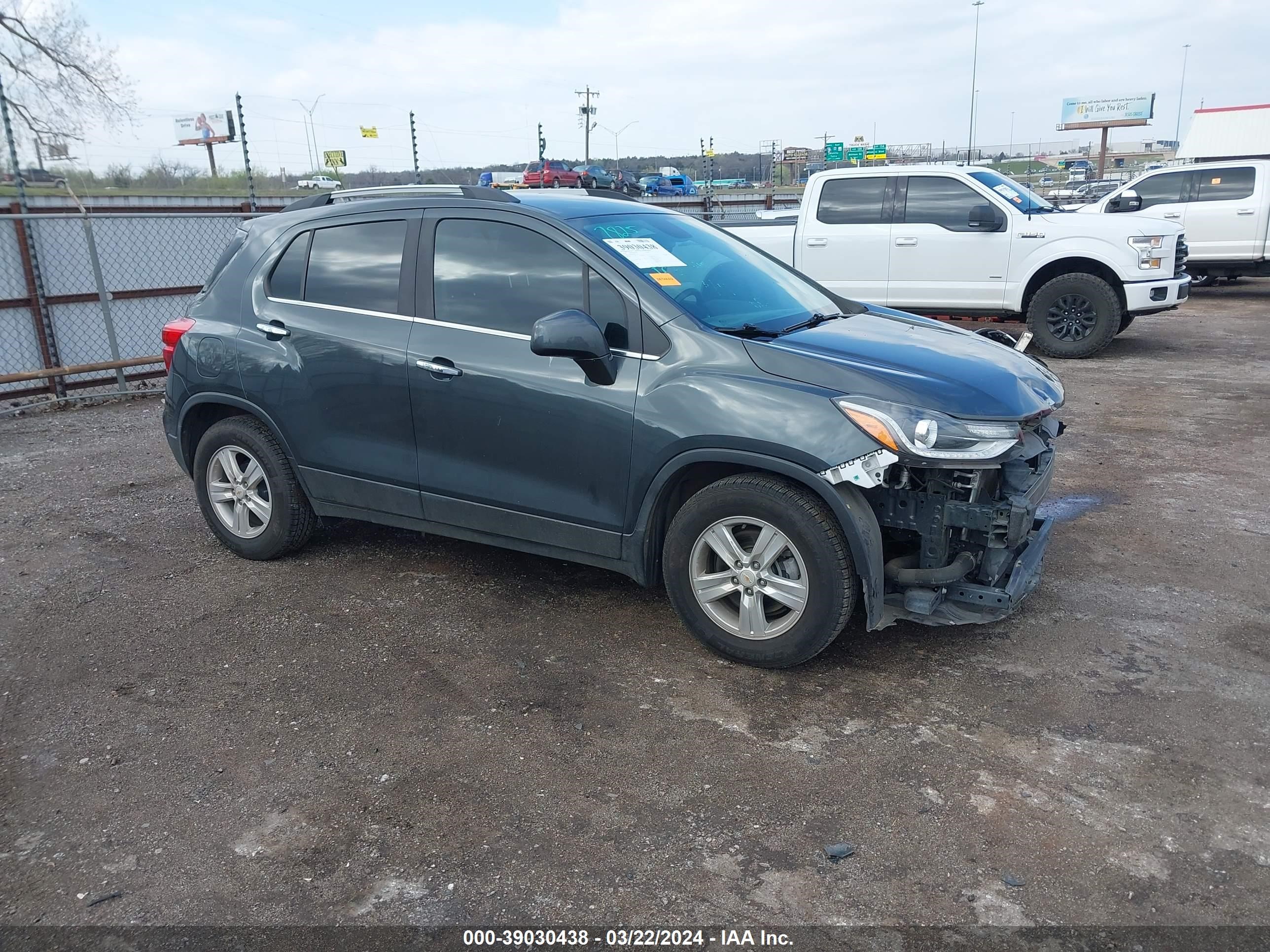 CHEVROLET TRAX 2018 kl7cjlsb2jb723359