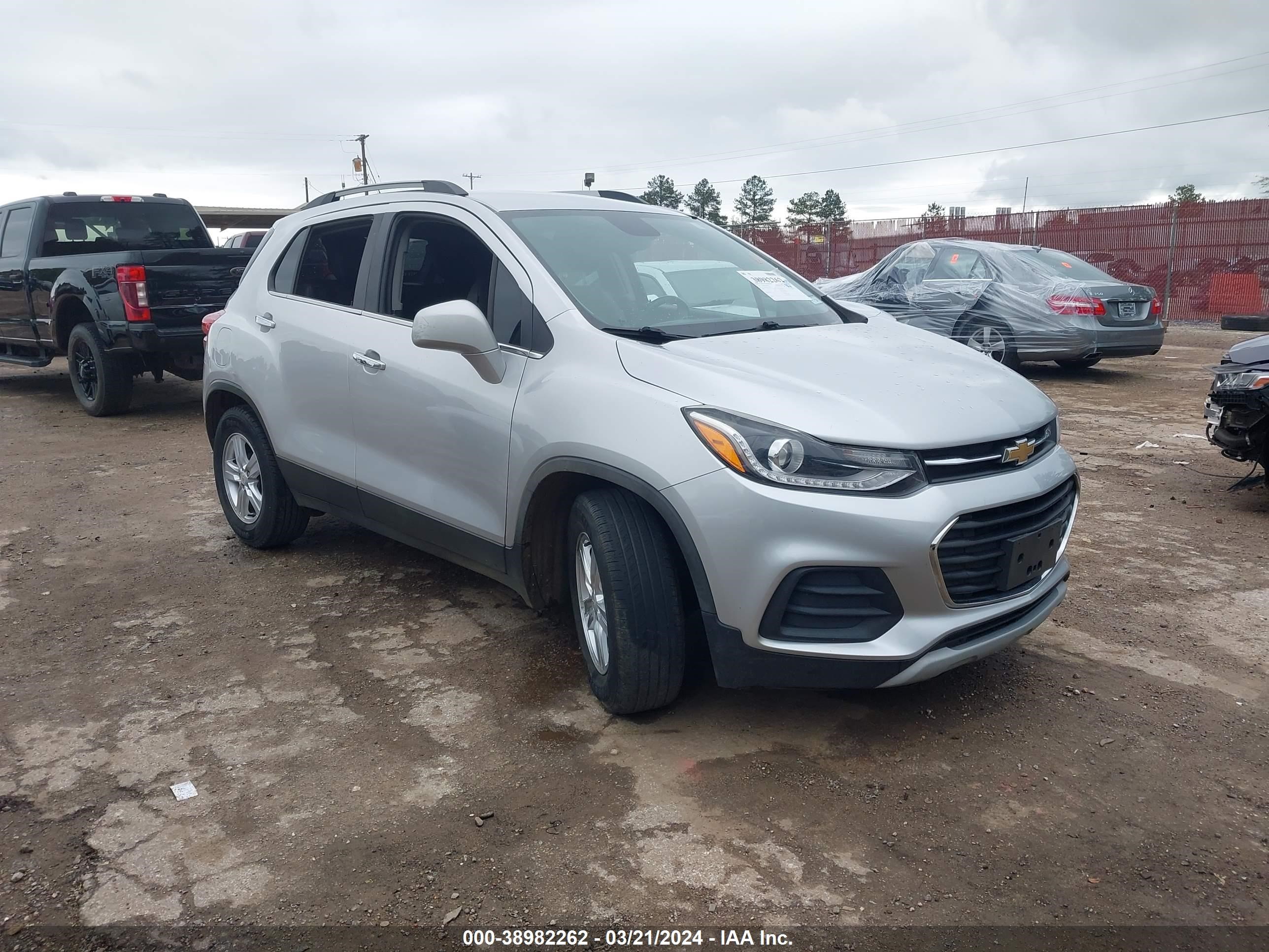 CHEVROLET TRAX 2018 kl7cjlsb4jb677680