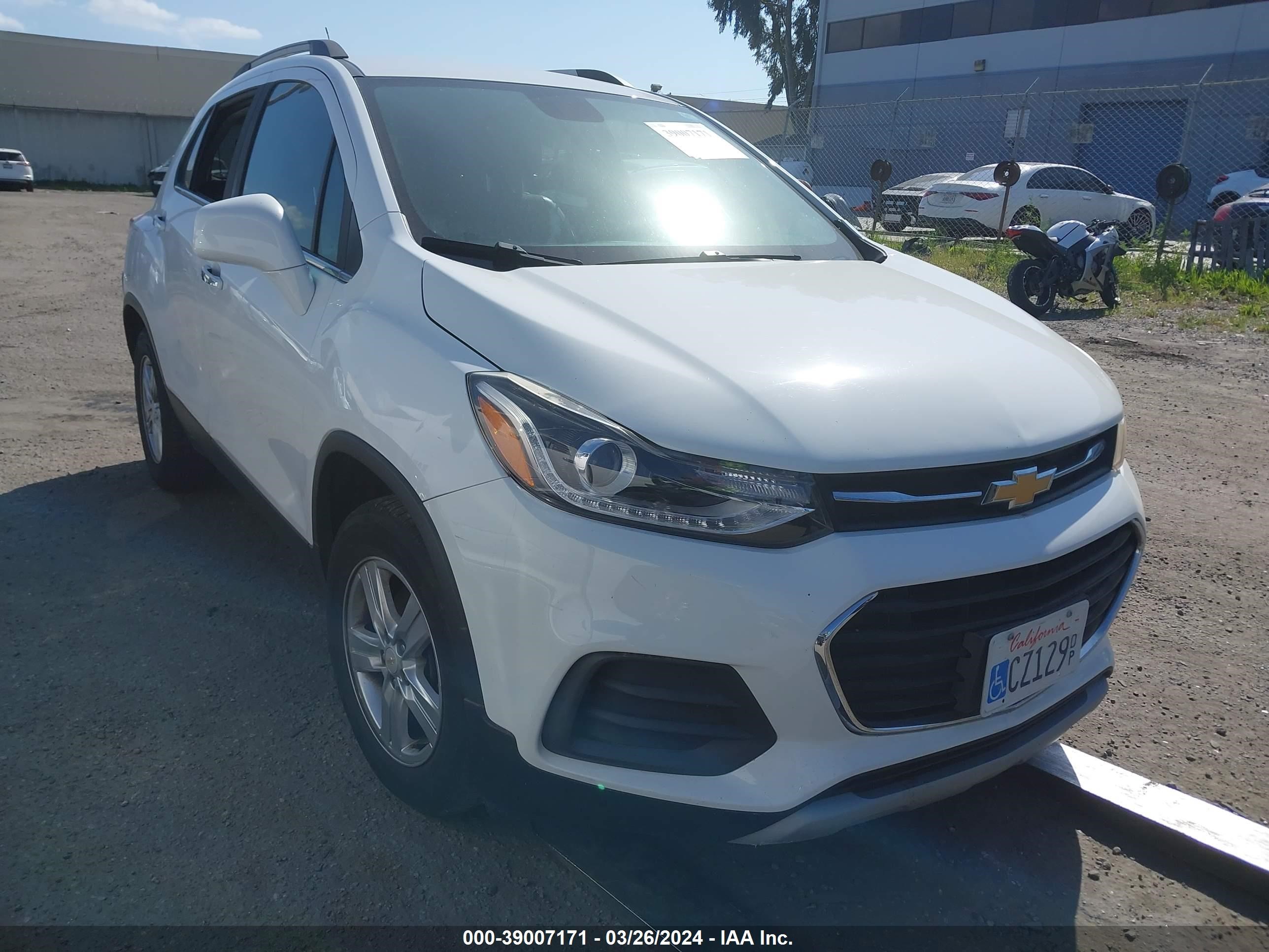 CHEVROLET TRAX 2018 kl7cjlsb6jb675154