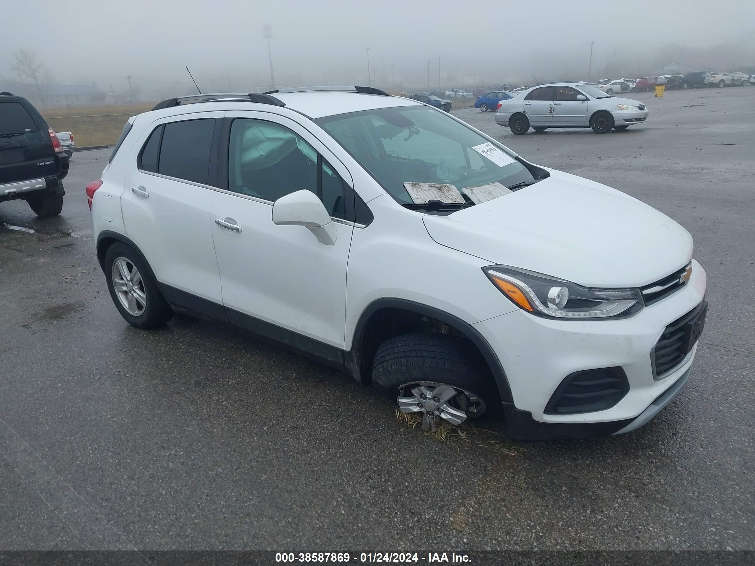 CHEVROLET TRAX 2018 kl7cjpsb8jb648836