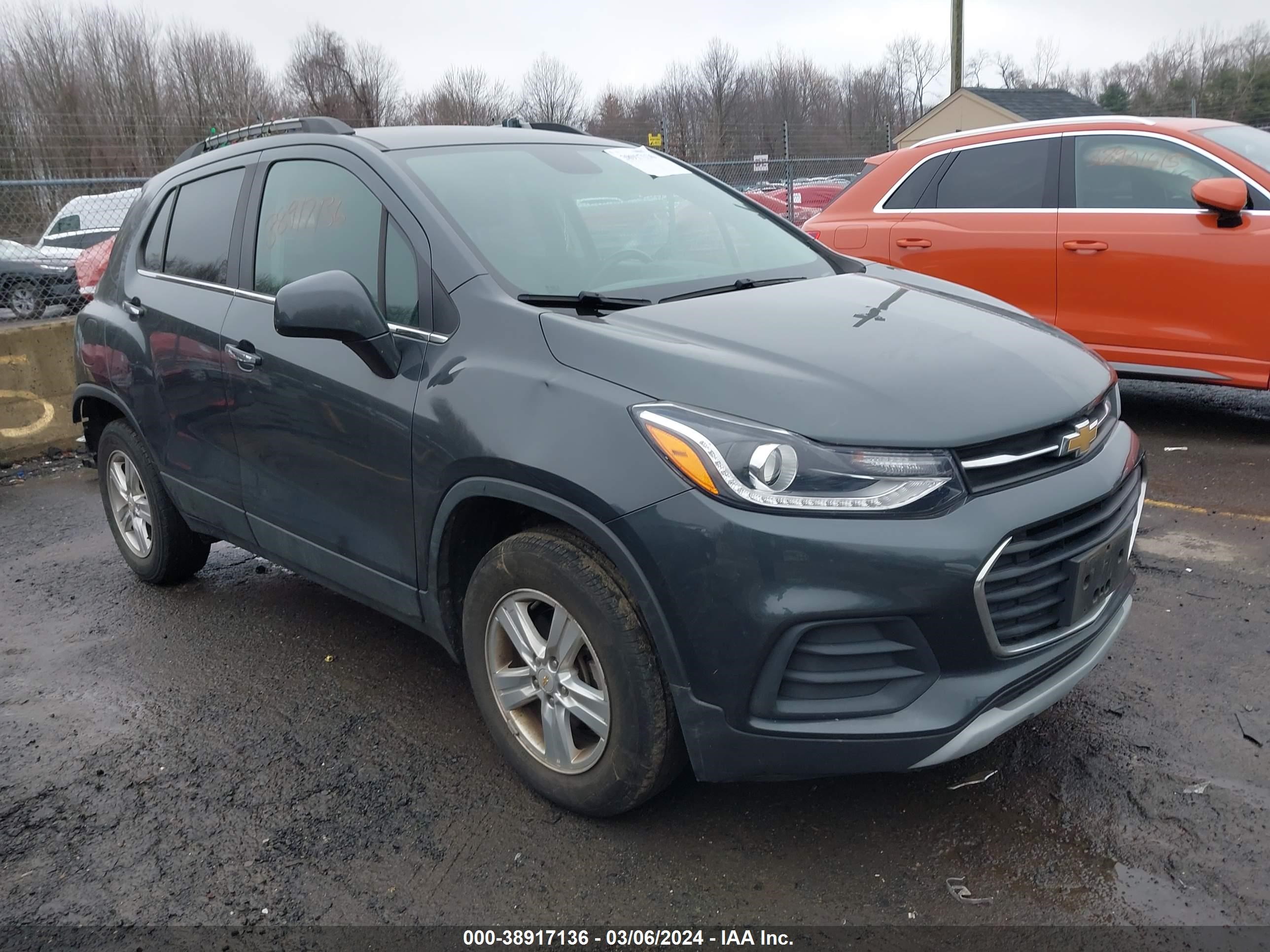 CHEVROLET TRAX 2018 kl7cjpsb9jb686446