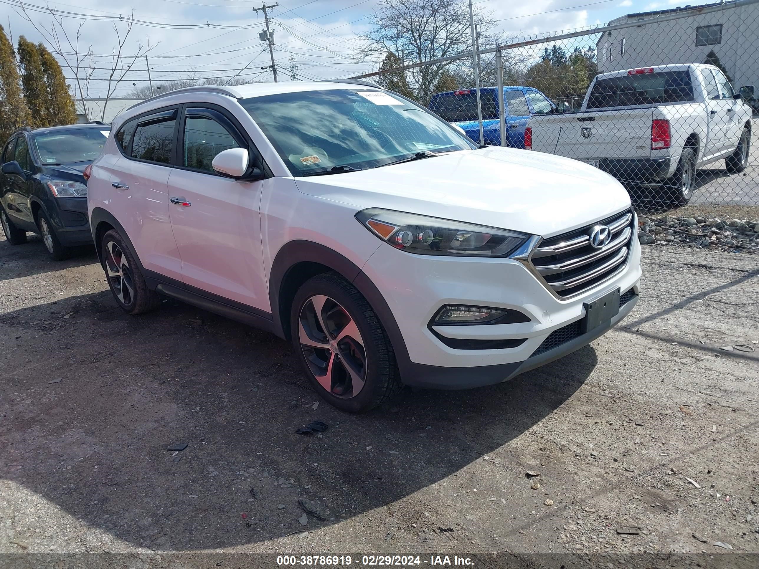 HYUNDAI TUCSON 2016 km8j3ca27gu166852