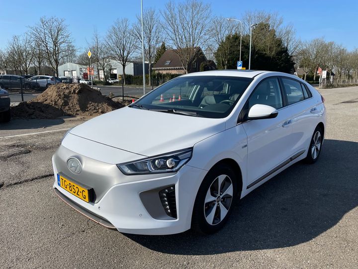 HYUNDAI IONIQ 2018 kmhc851hfju030835