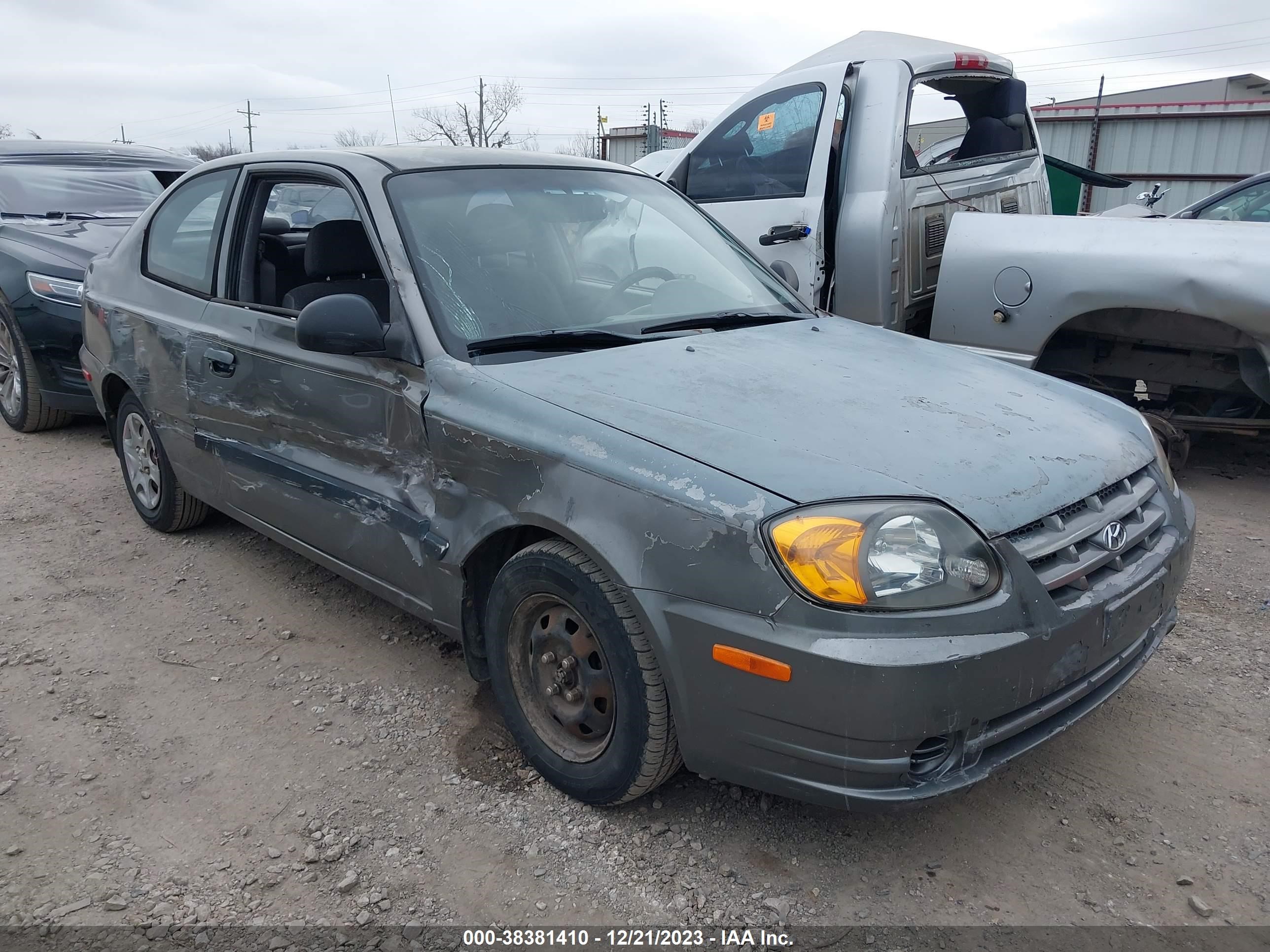 HYUNDAI ACCENT 2003 kmhcf35c83u257240