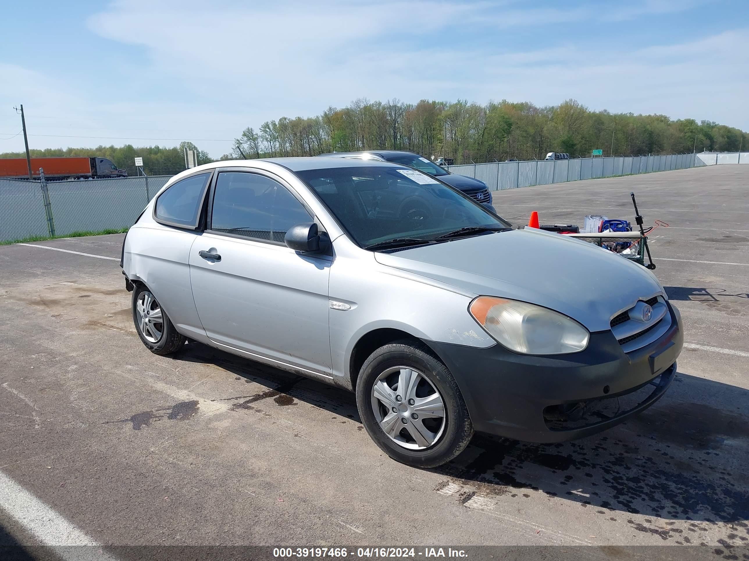 HYUNDAI ACCENT 2007 kmhcm36c57u051772