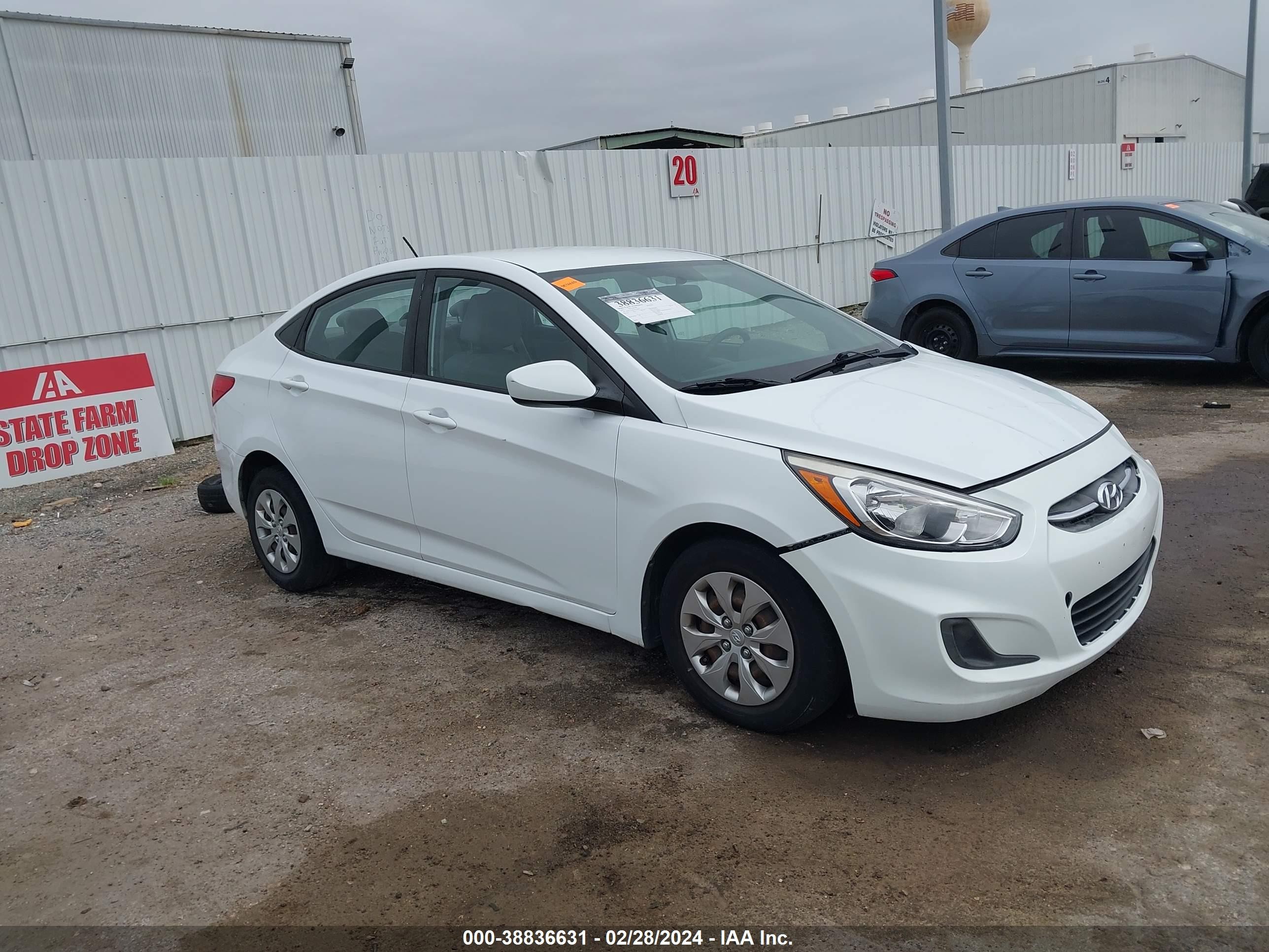 HYUNDAI ACCENT 2017 kmhct4ae5hu168447