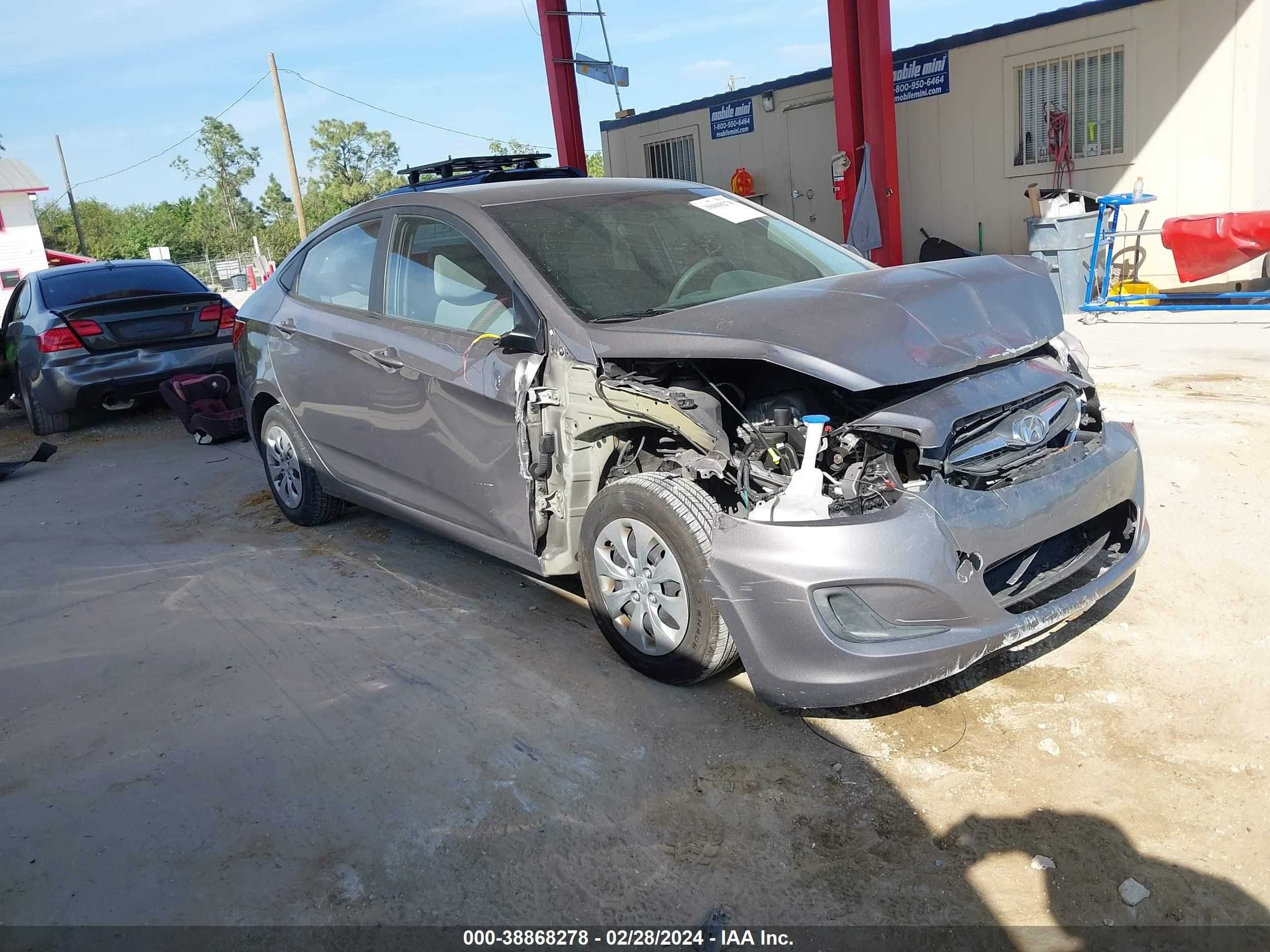 HYUNDAI ACCENT 2017 kmhct4ae5hu381351