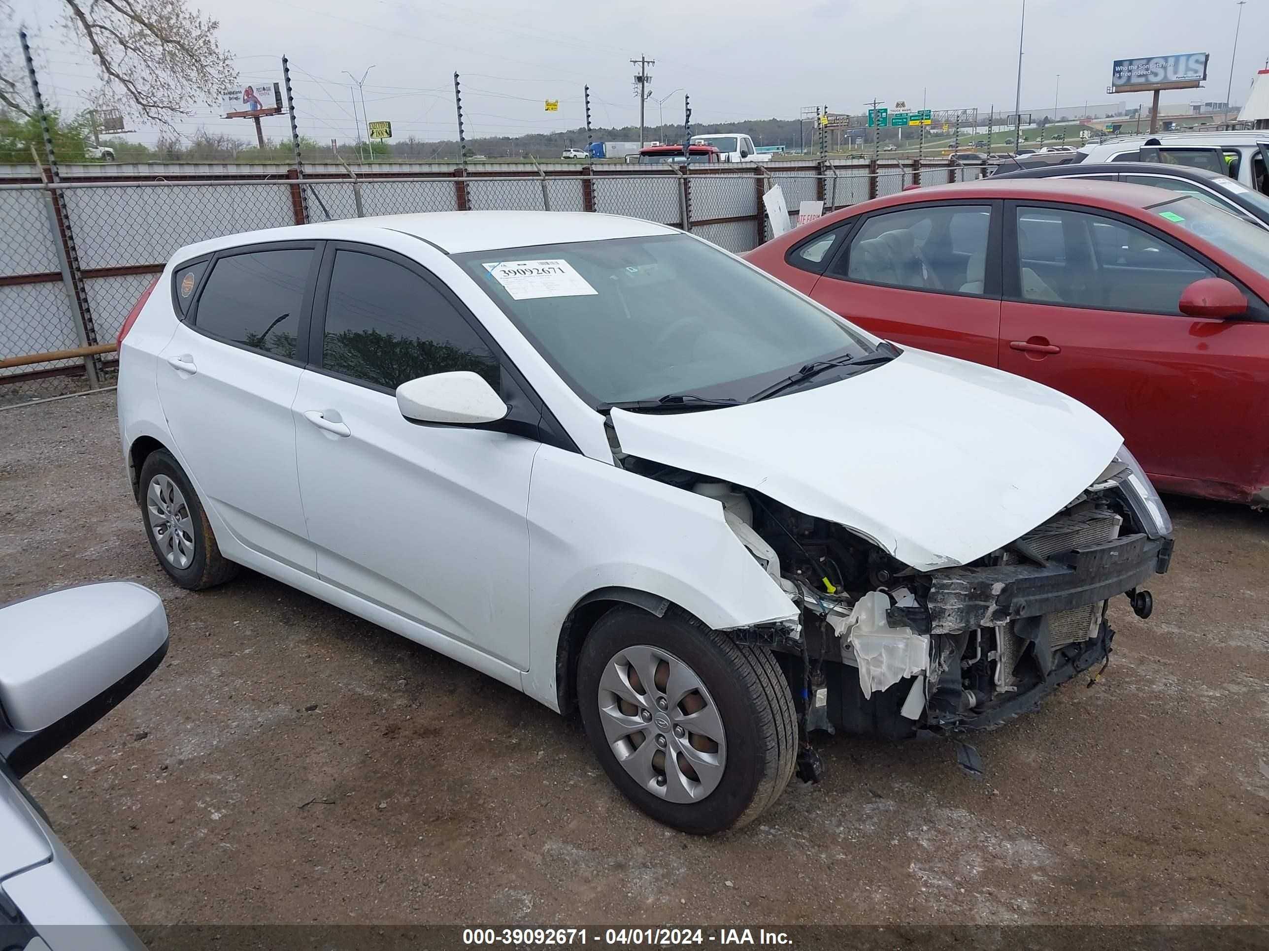 HYUNDAI ACCENT 2016 kmhct5ae3gu275016