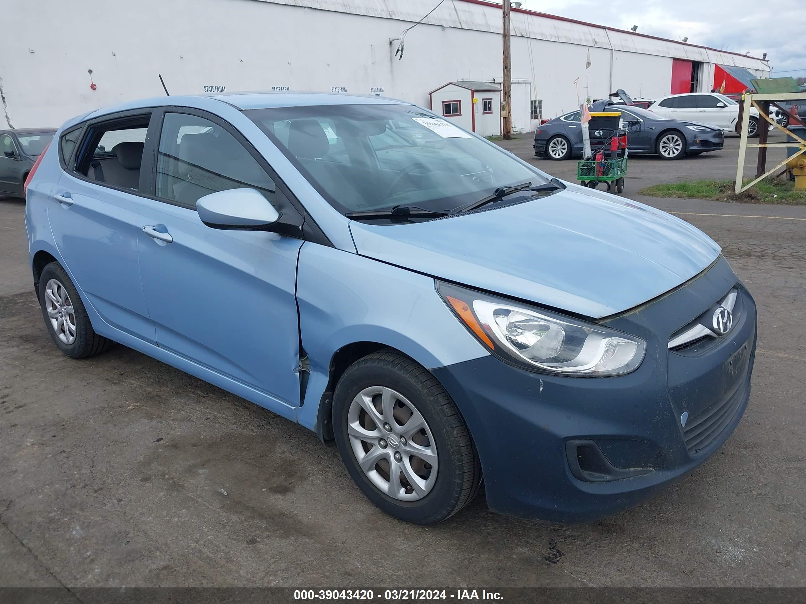 HYUNDAI ACCENT 2013 kmhct5ae4du122043