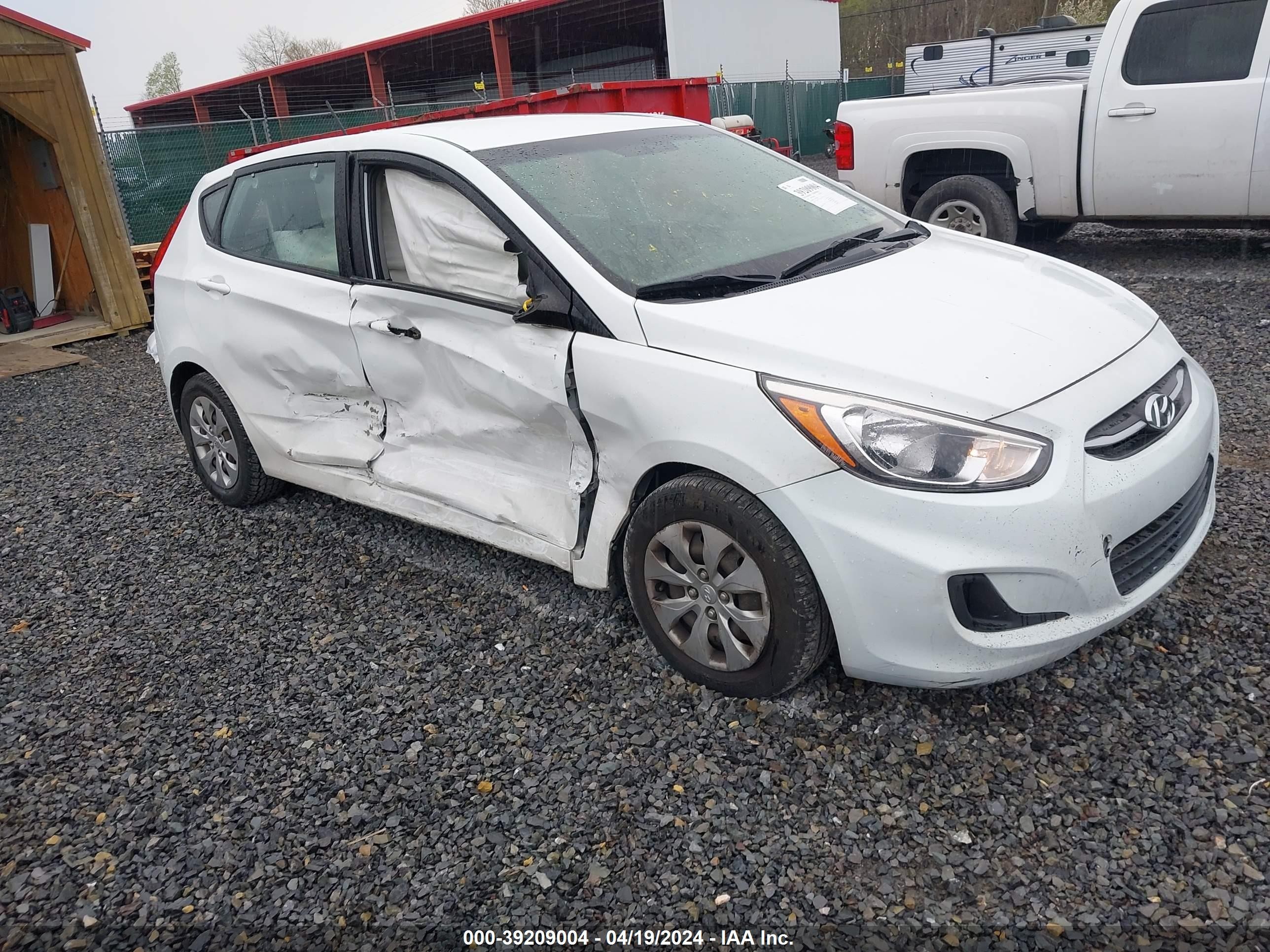 HYUNDAI ACCENT 2017 kmhct5ae4hu307280