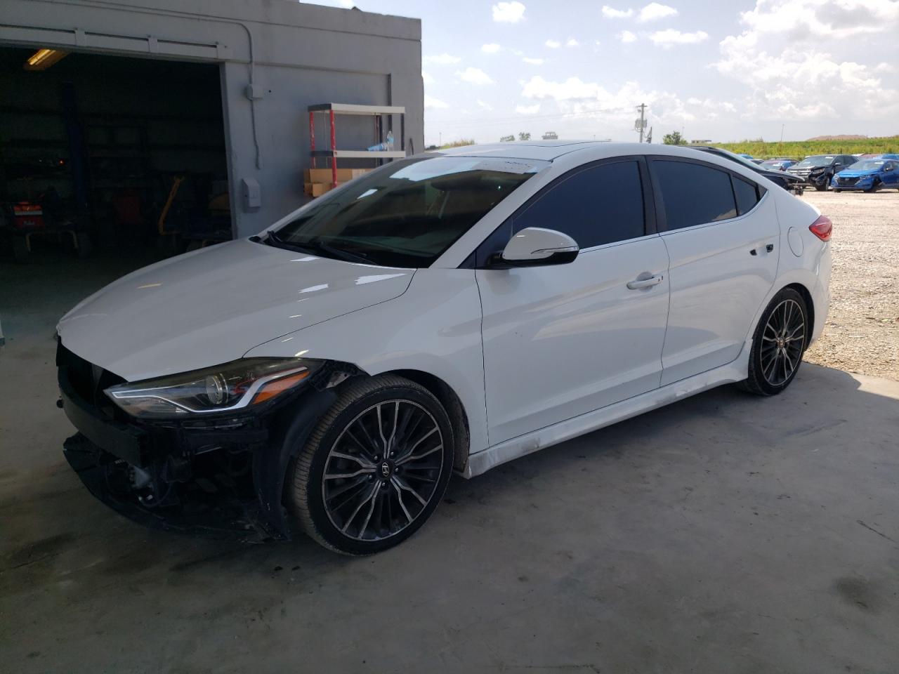 HYUNDAI ELANTRA 2018 kmhd04lb5ju553884