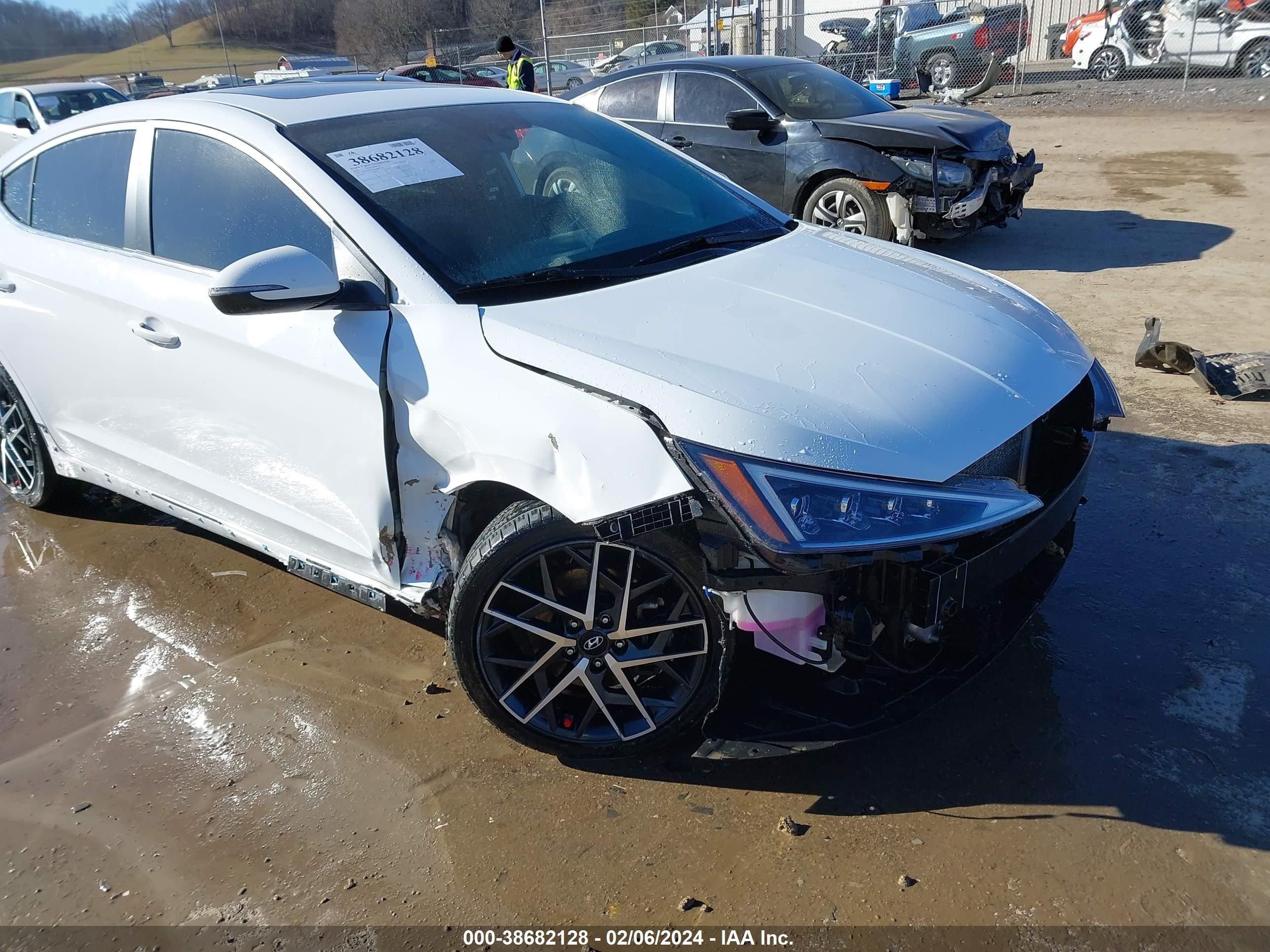 HYUNDAI ELANTRA 2020 kmhd04lb9lu085726