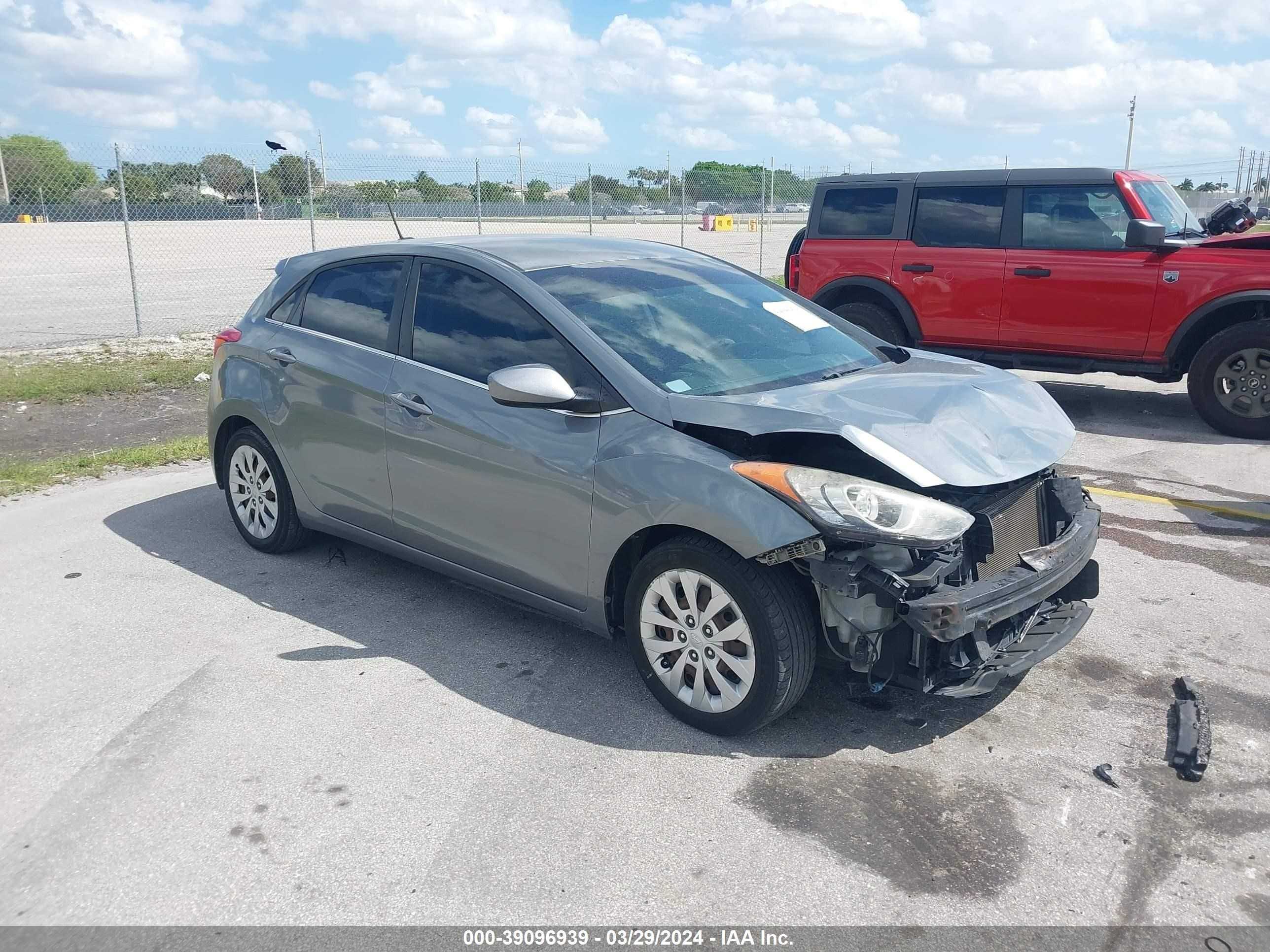 HYUNDAI ELANTRA 2017 kmhd35lh7hu374970