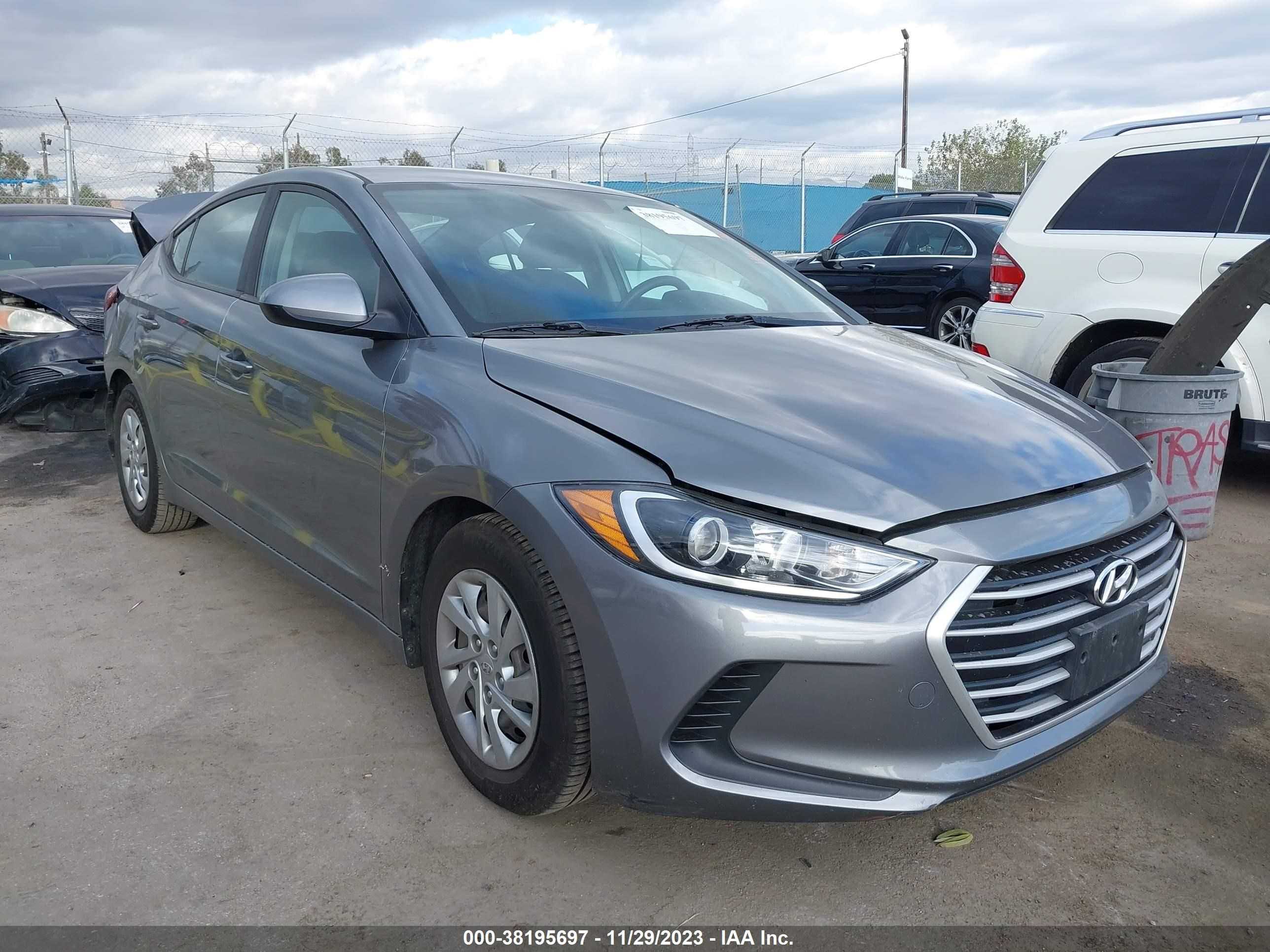 HYUNDAI ELANTRA 2018 kmhd74lfxju559629